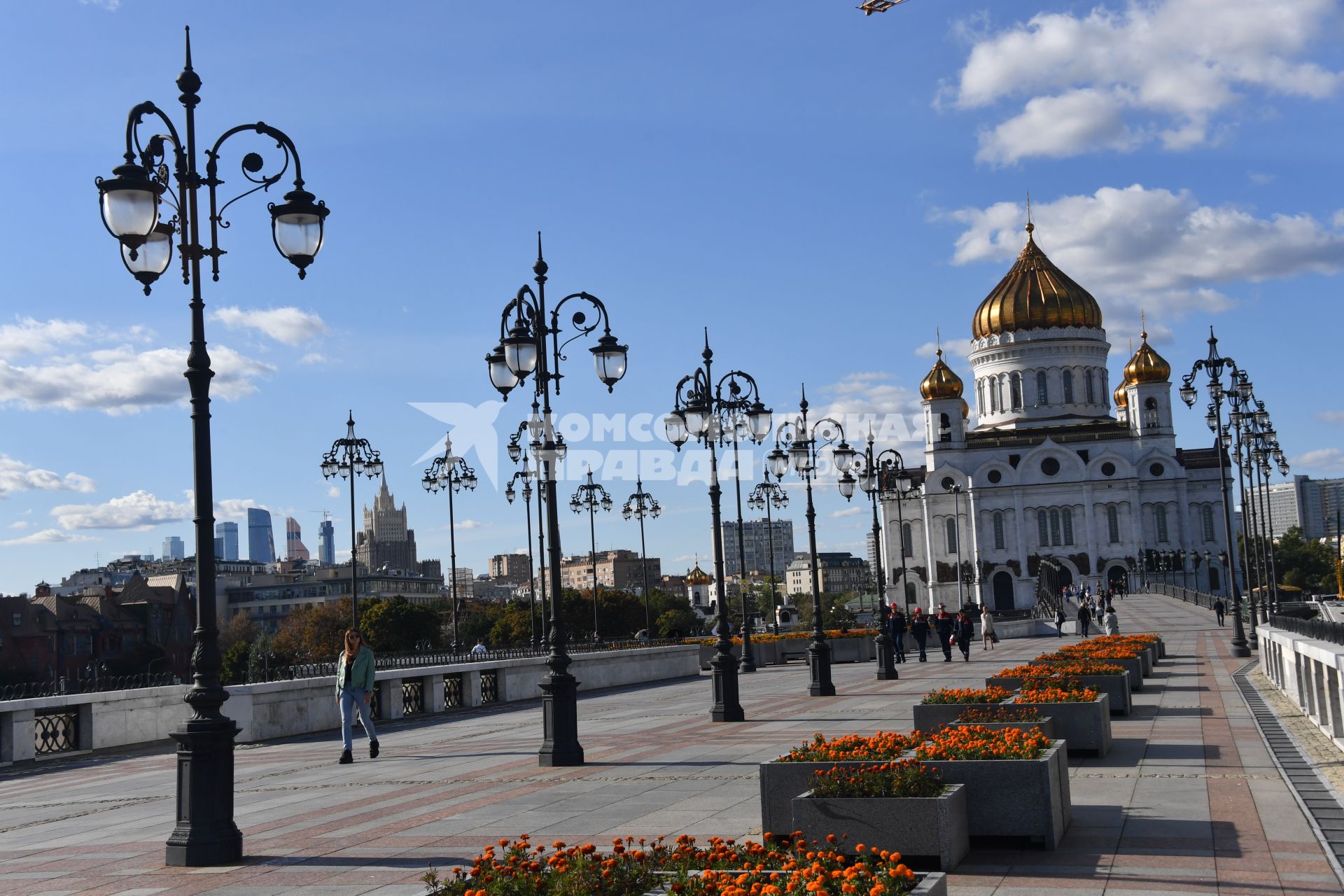 Москва. Вид на Храм Христа Спасителя с Патриаршего моста.