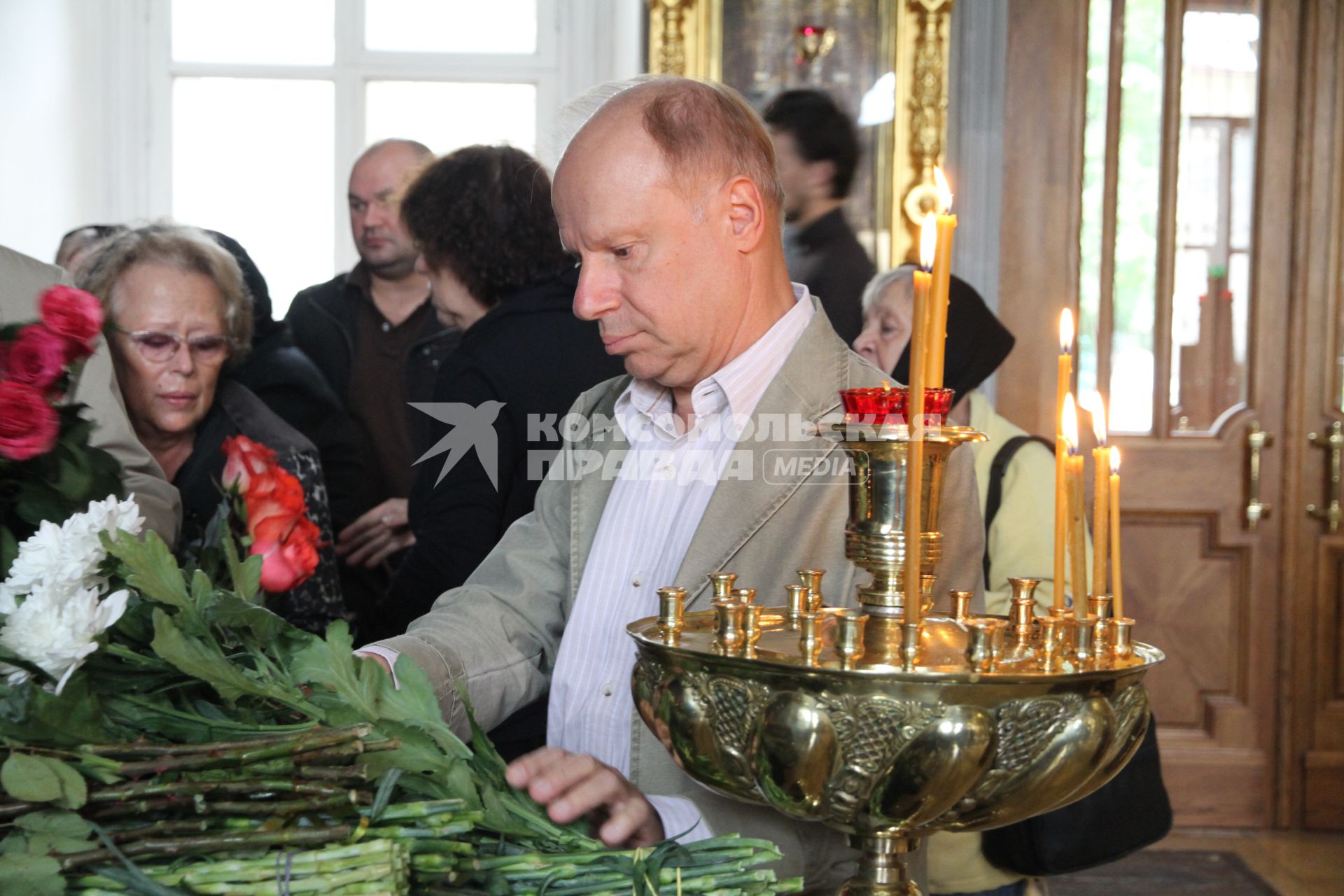 Диск259. Храм святителя Николая в Кузнецкой Слободе. Прощание с кинооператором Вадимом Юсовым. 2013. На снимке: актер Авангард Леонтьев