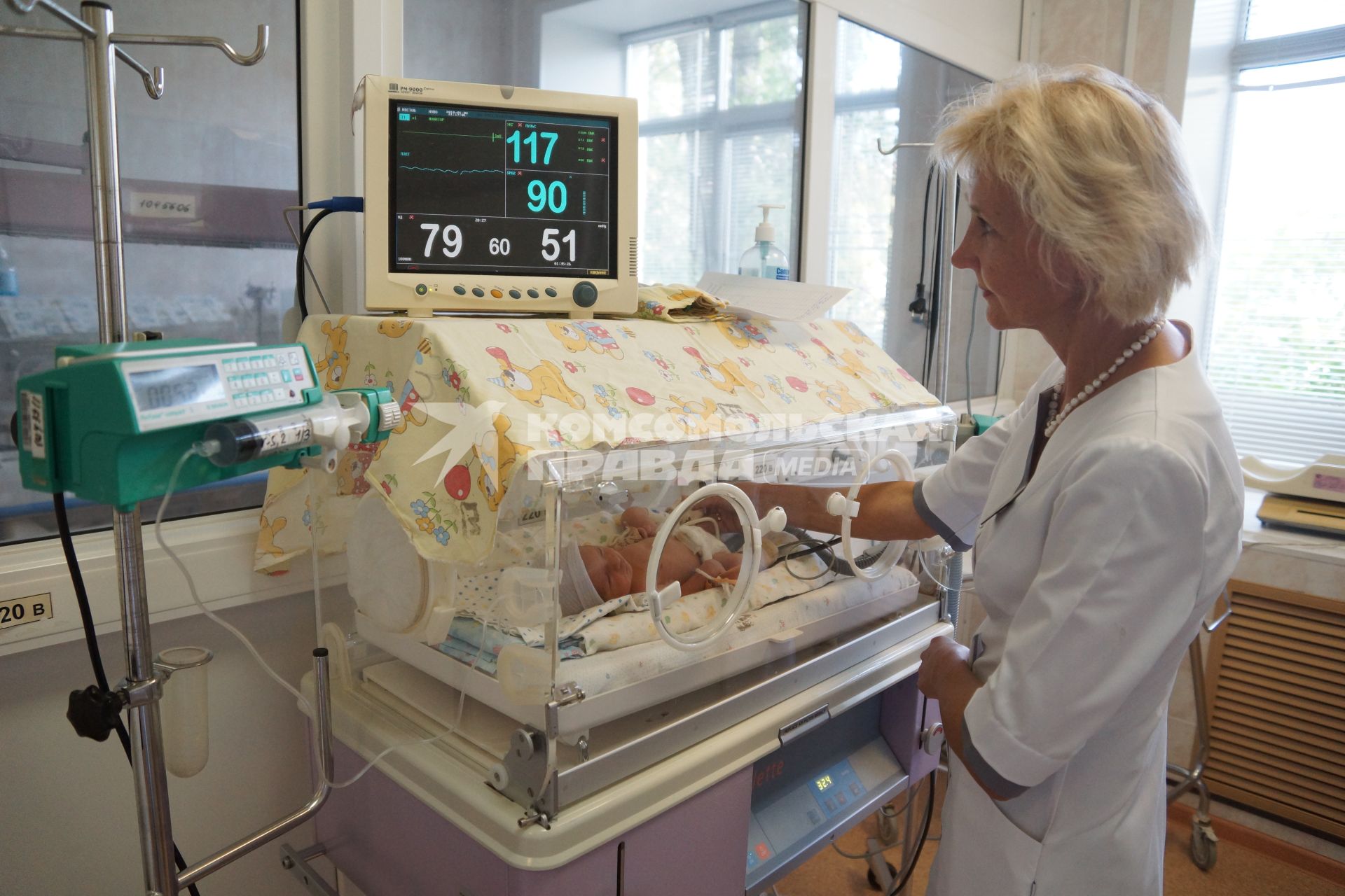 Самара.  Новорожденный в реанимационном отделении в одной из больниц города.