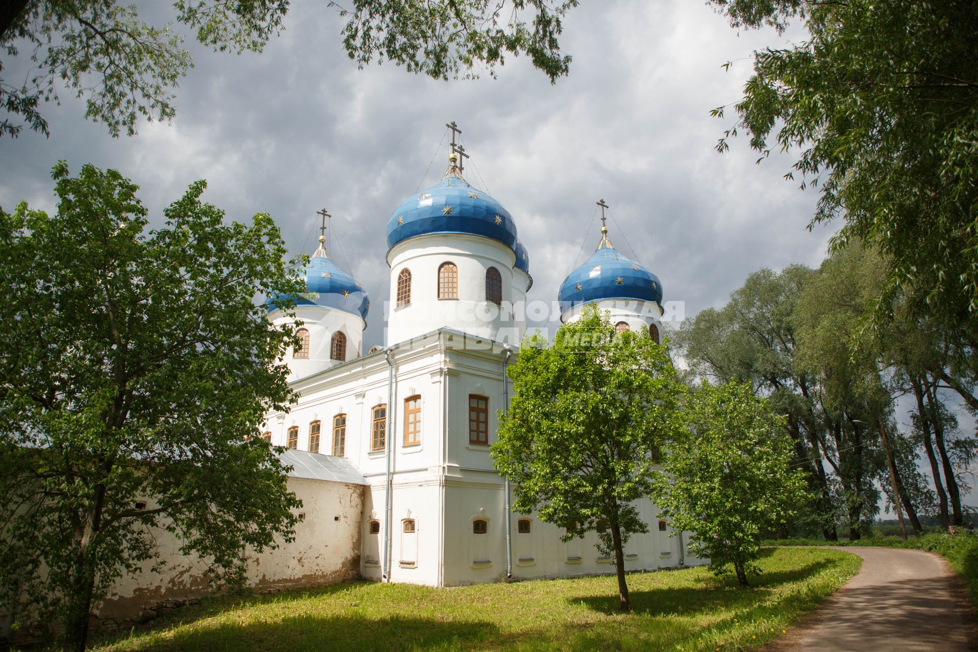 Великий Новгород. Церкви Свято-Юрьевского монастыря.