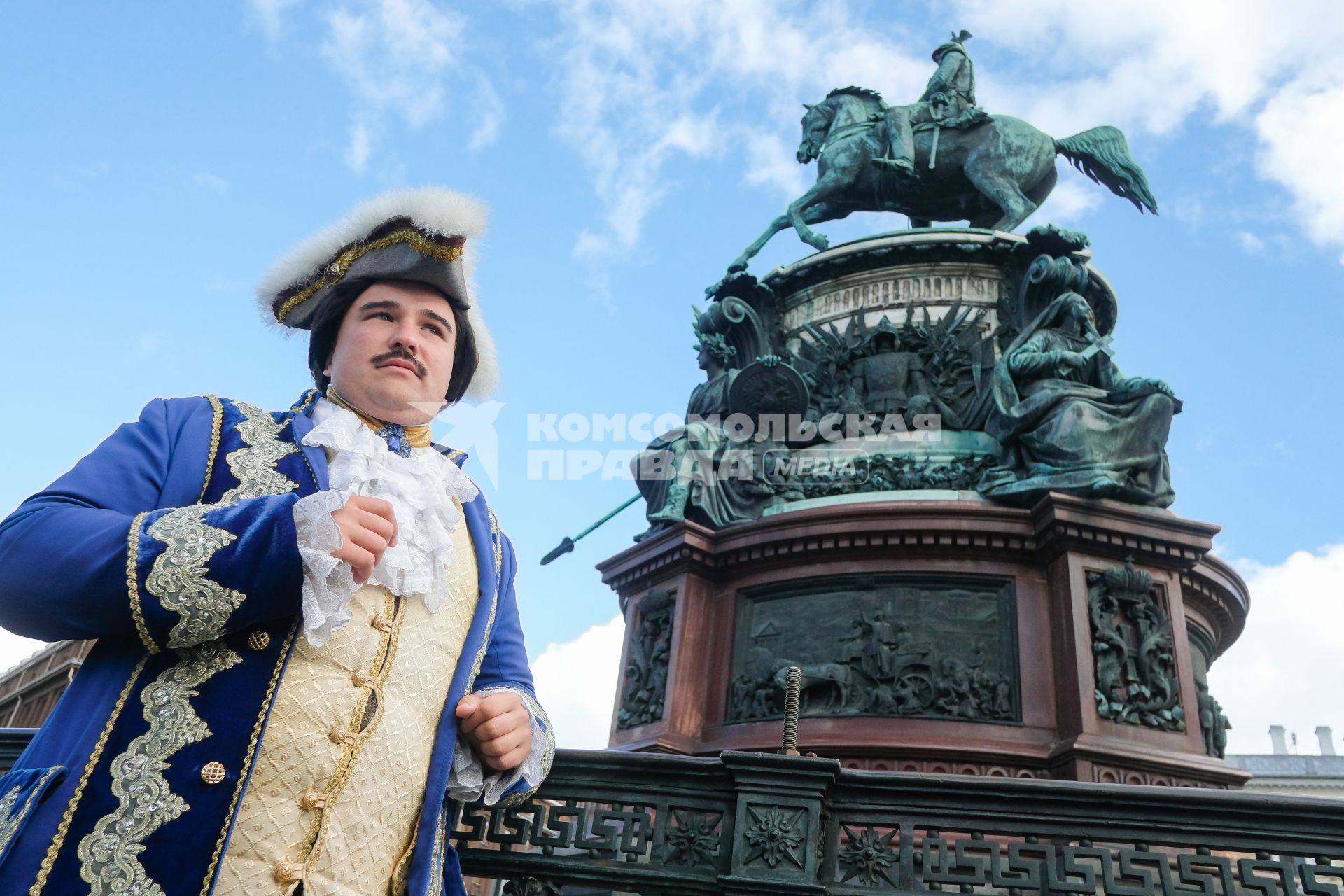 Санкт-Петербург. Памятник Николаю I на Исаакиевской площади.