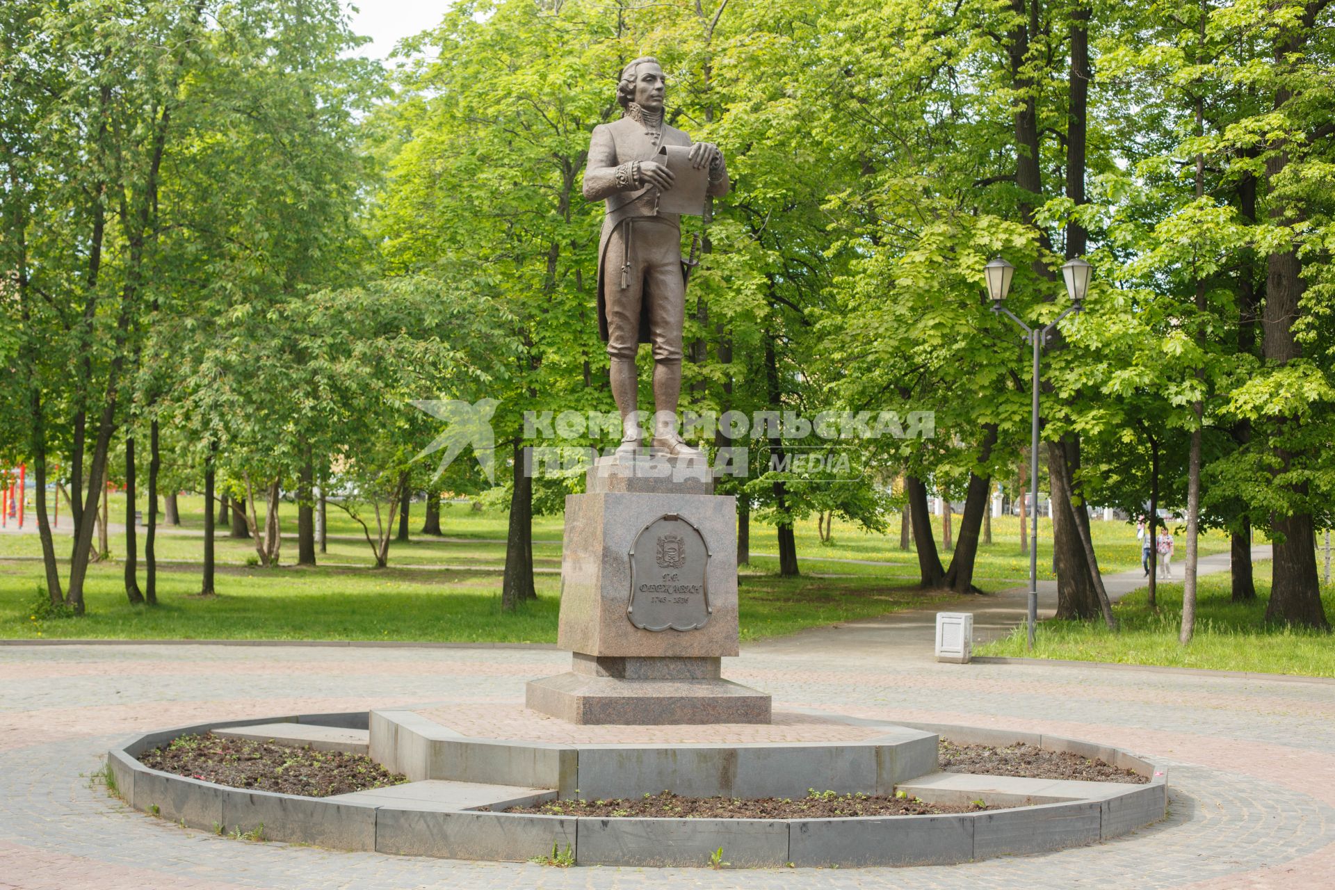 Республика Карелия. Петрозаводск. Памятник Гавриилу Державину в сквере Губернаторского парка.