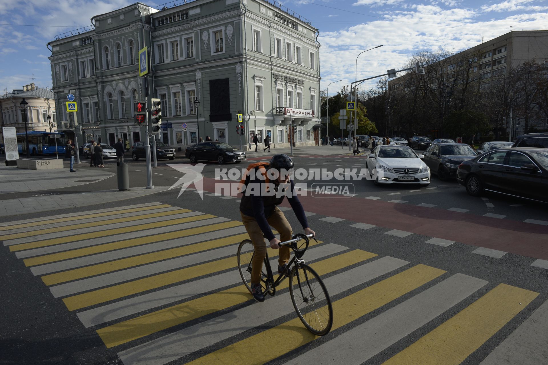 Москва.  Велодорожка на  Тверском бульваре.