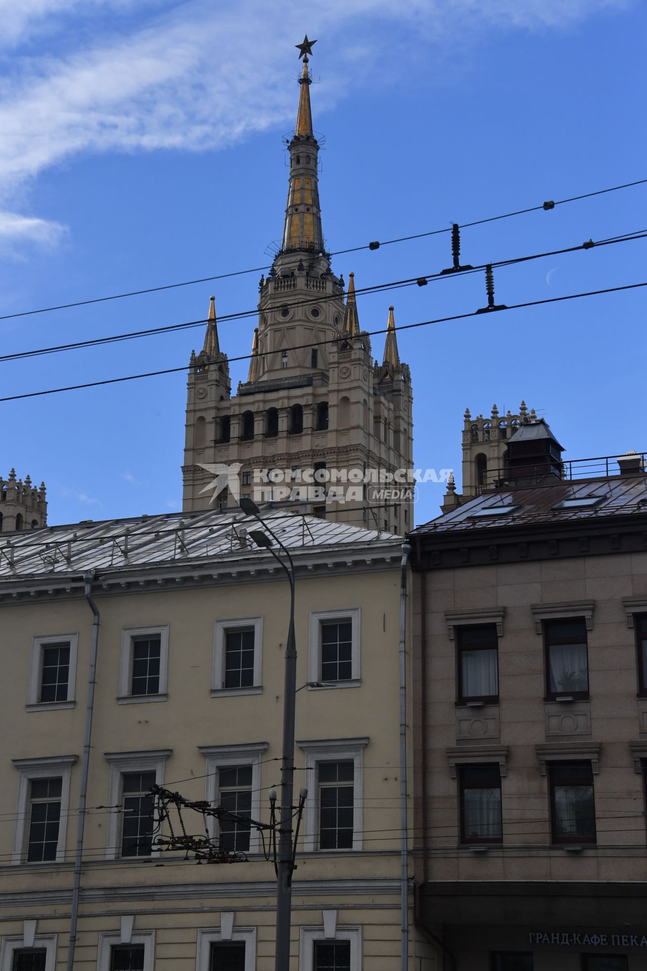 Москва. Вид на высотное здание на Кудринской площади.