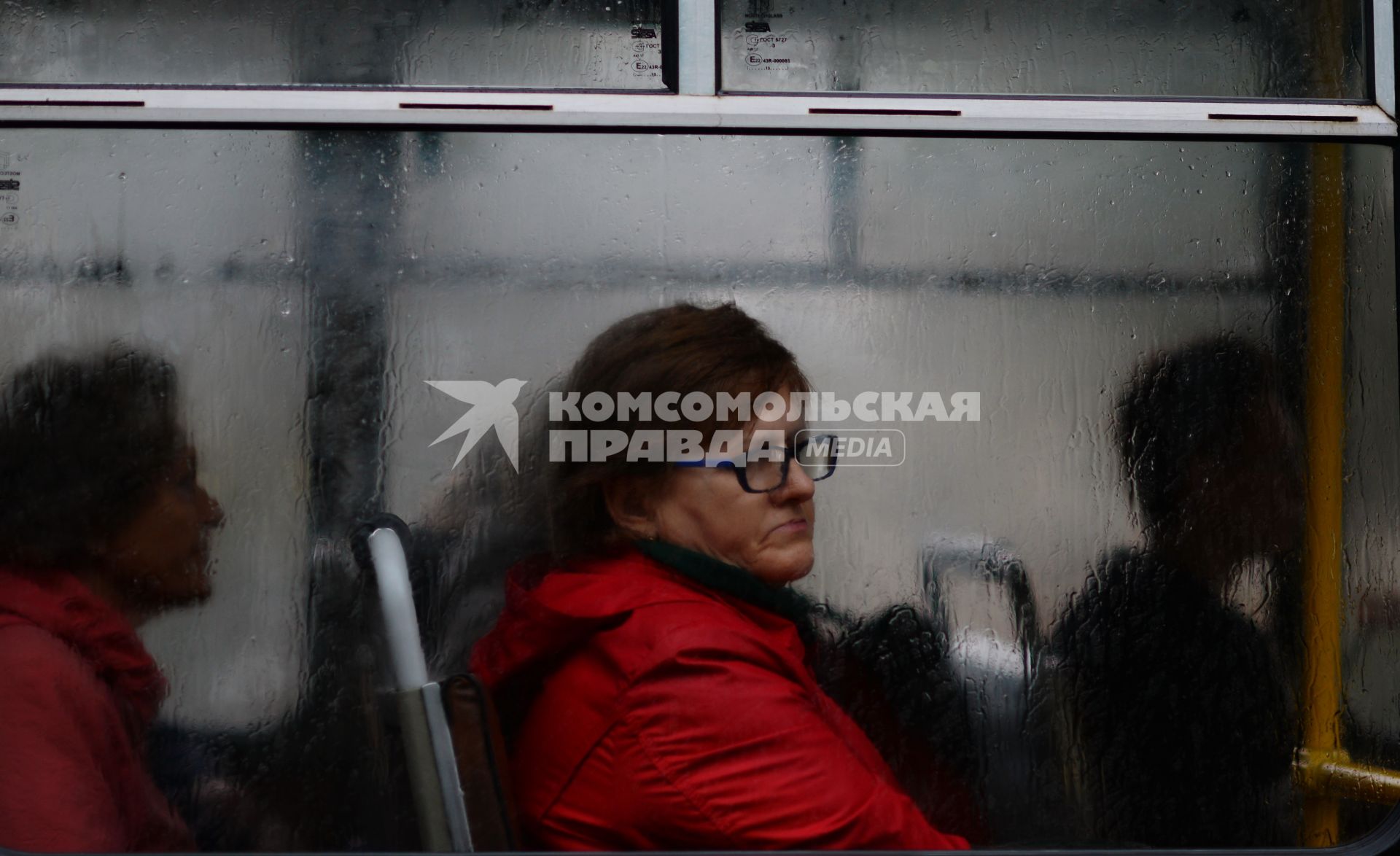 Оренбург. Женщина в автобусе.