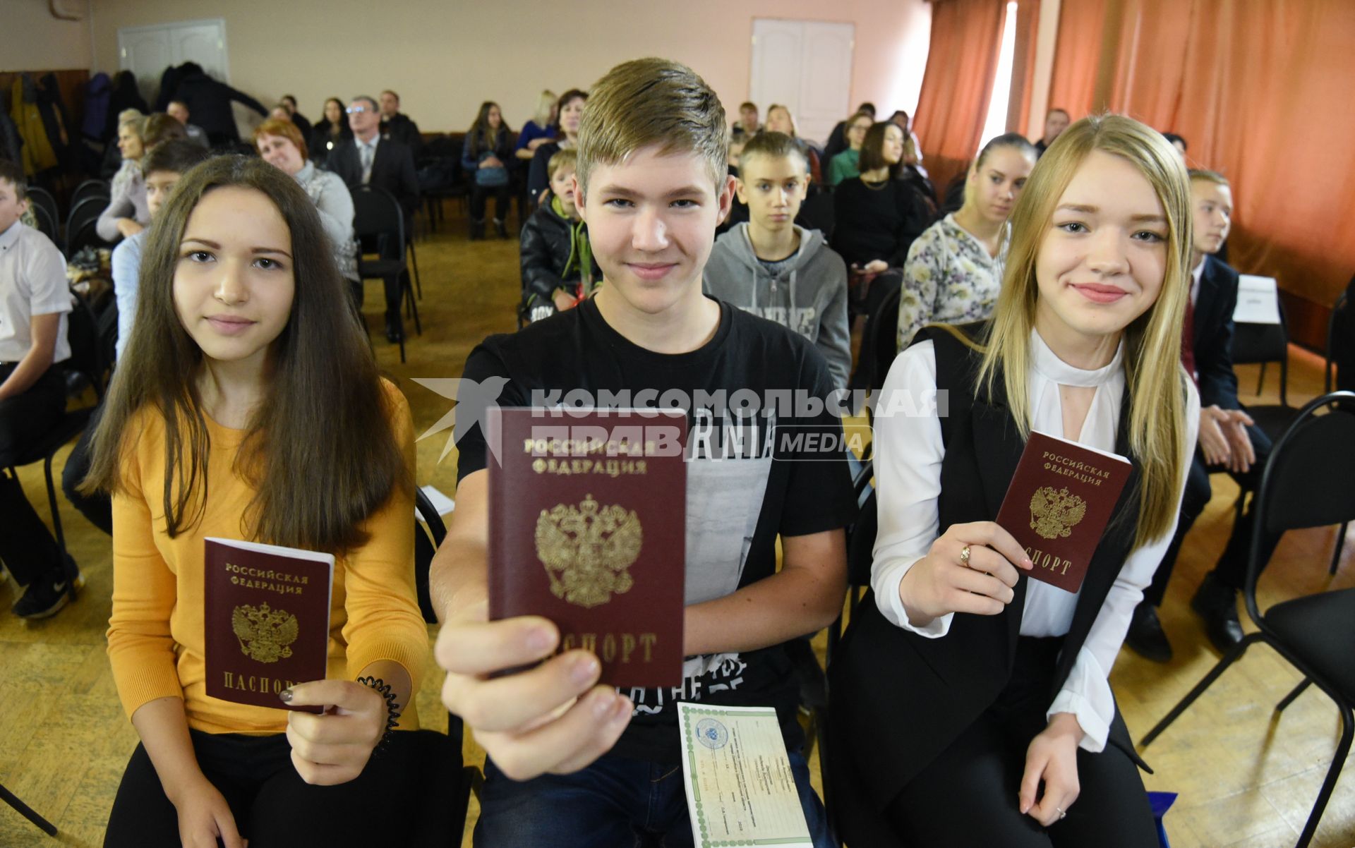 Оренбург. Вручение паспортов школьникам.