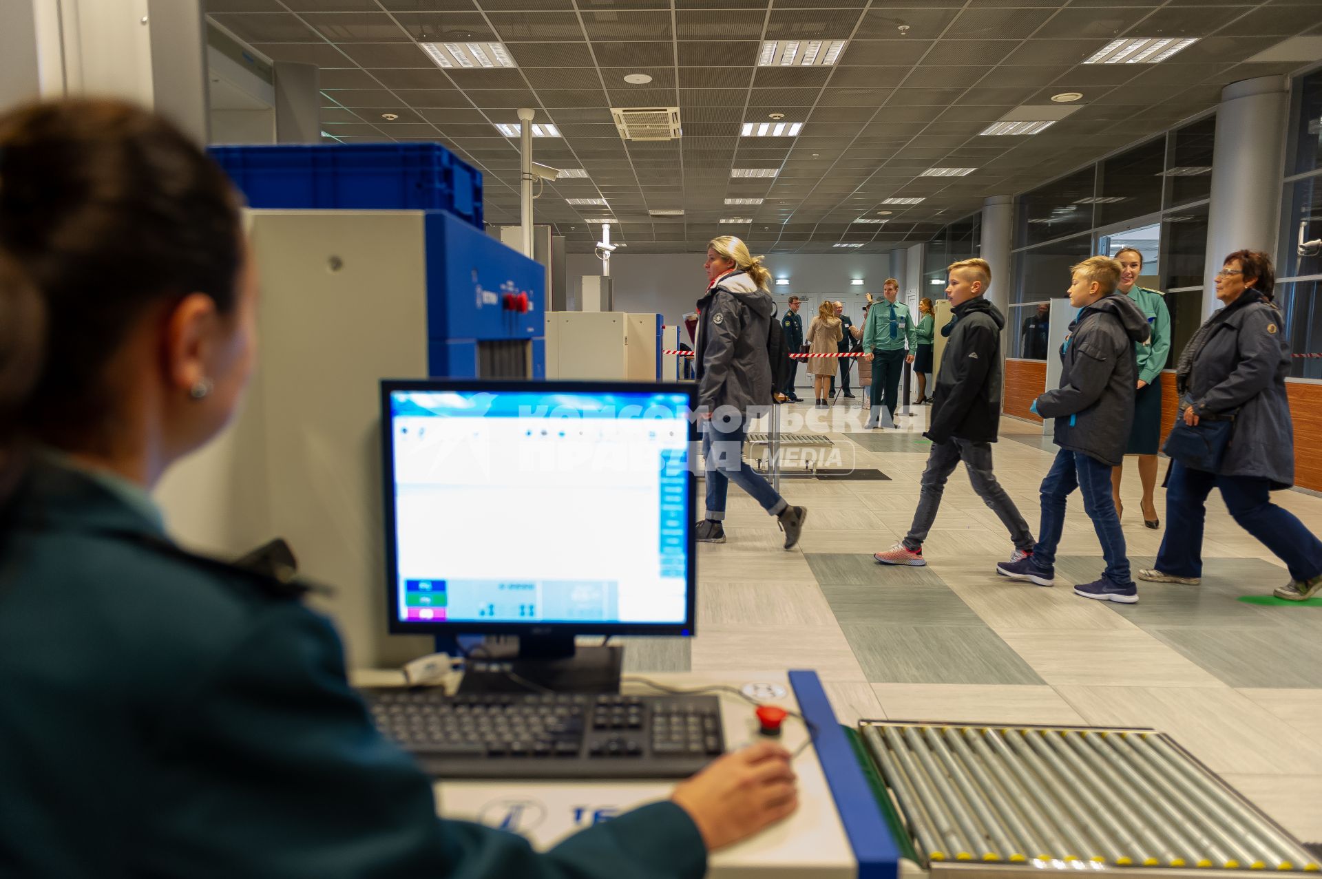 Санкт-Петербург.   Зона таможенного контроля в пассажирском порту `Морской фасад`.