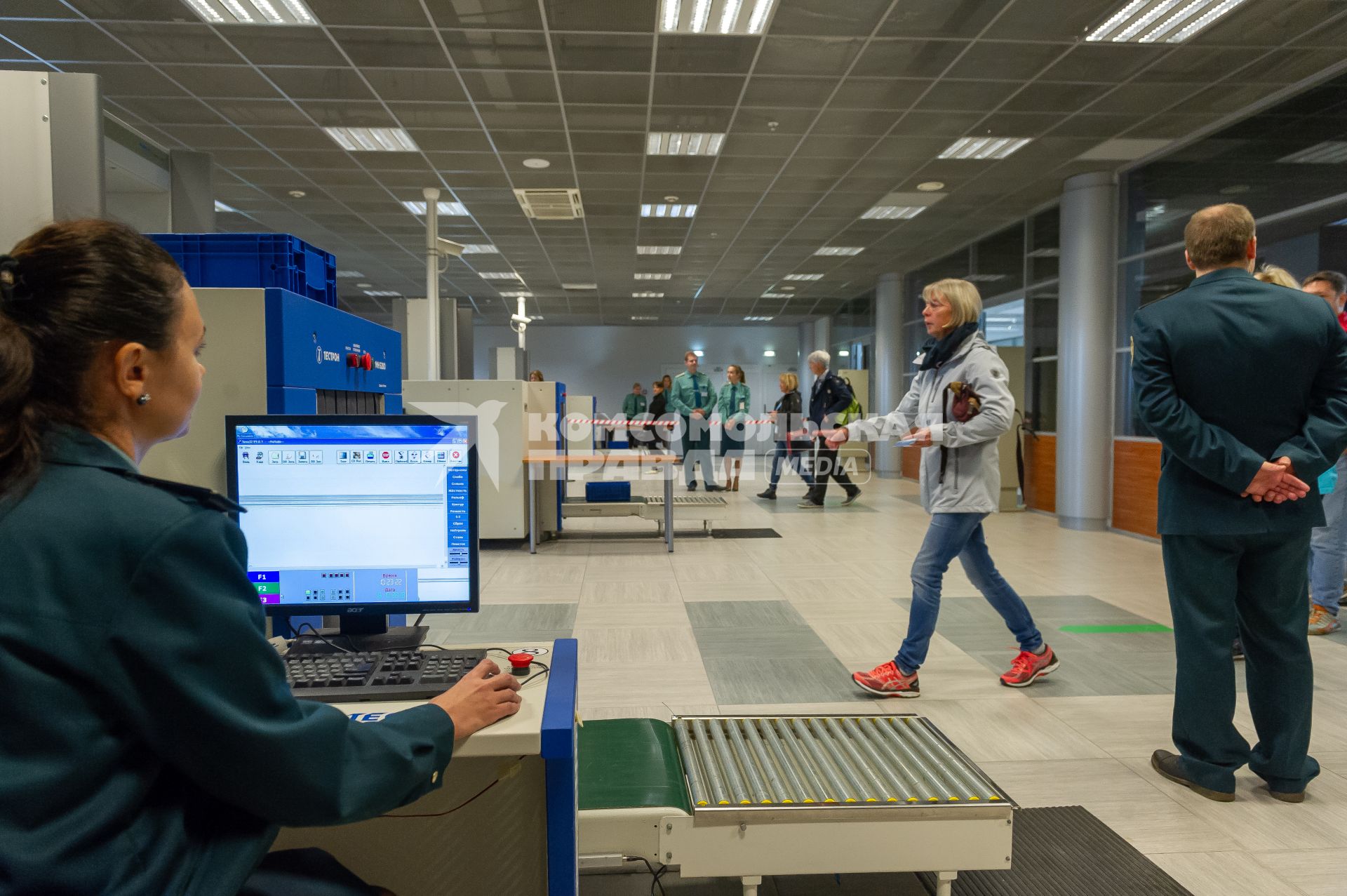 Санкт-Петербург.   Зона таможенного контроля в пассажирском порту `Морской фасад`.