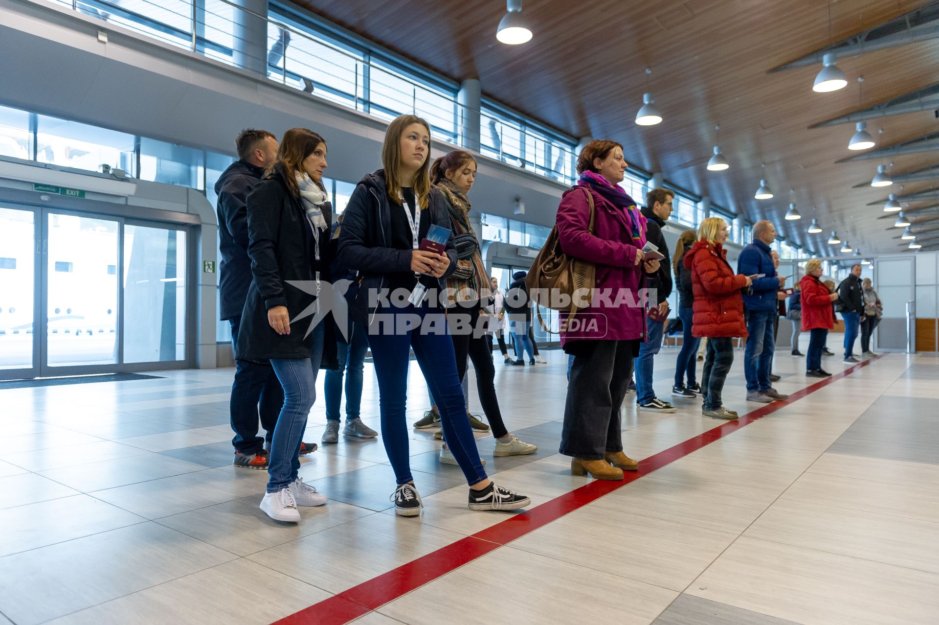 Санкт-Петербург.   Зона таможенного контроля в пассажирском порту `Морской фасад`.