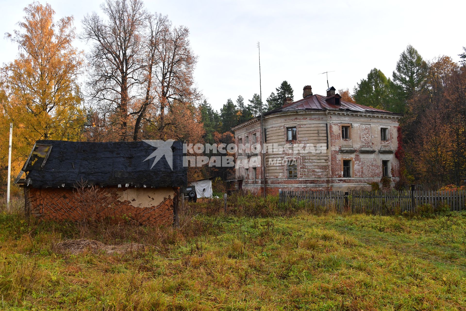 Московская область. Вид на усадьбу `Петровское-Алабино`.