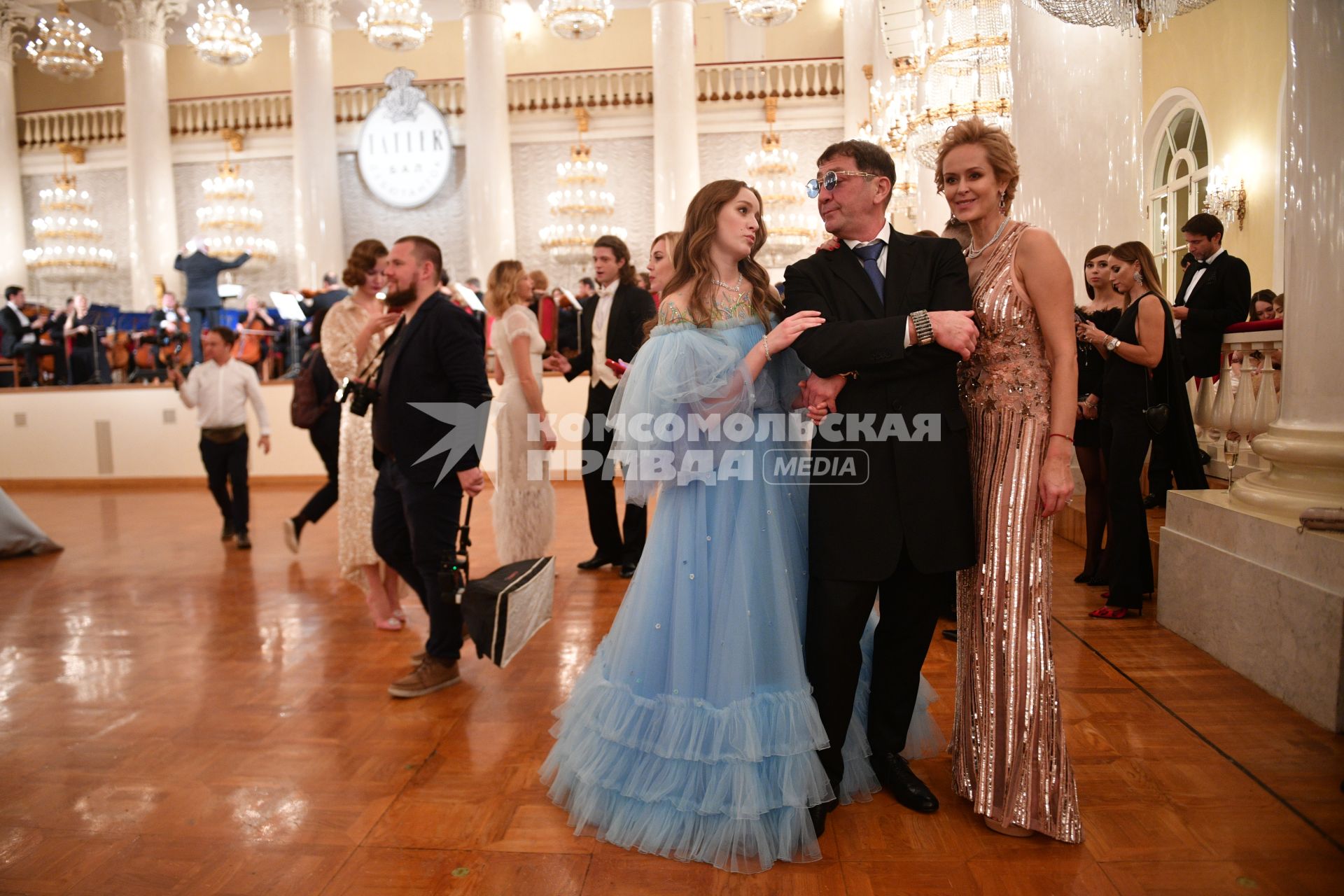 Москва. Певец Григорий Лепс с женой Анной (справа) и дочерью Евой (слева) на балу дебютанток журнала Tatler в отеле The Ritz-Carlton.