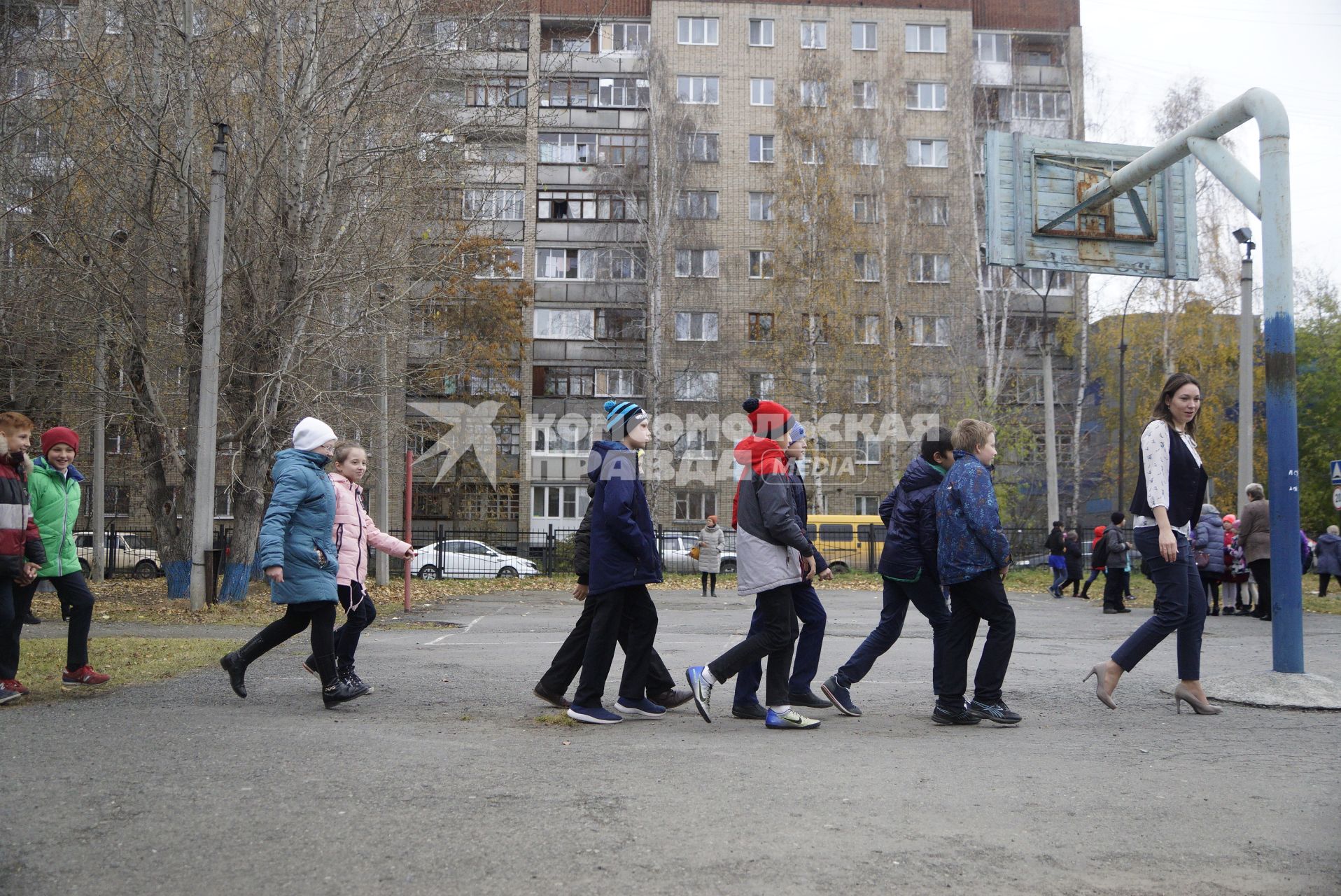 Екатеринбург. Учебная эвакуация детей в школе во время единого дня безопасности