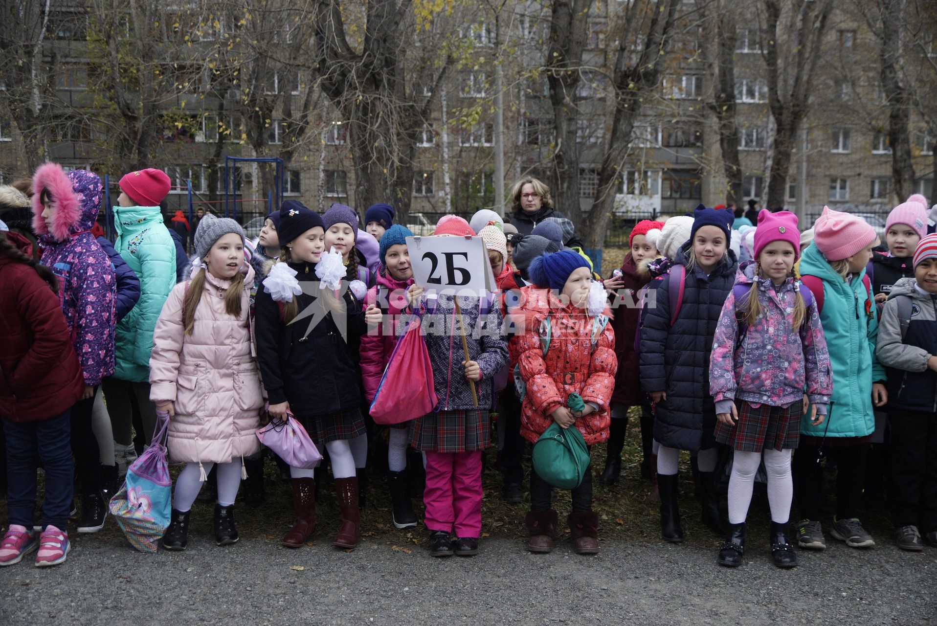 Екатеринбург. Учебная эвакуация детей в школе во время единого дня безопасности