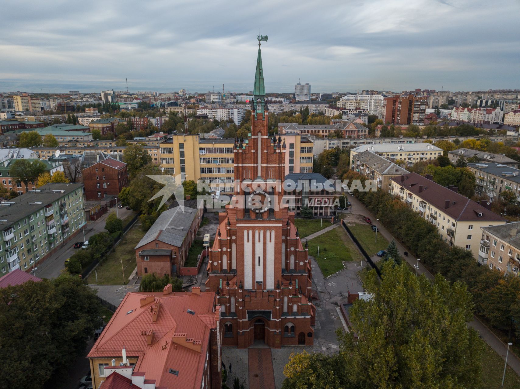 Калининград. Вид сверху на здание  филармонии.