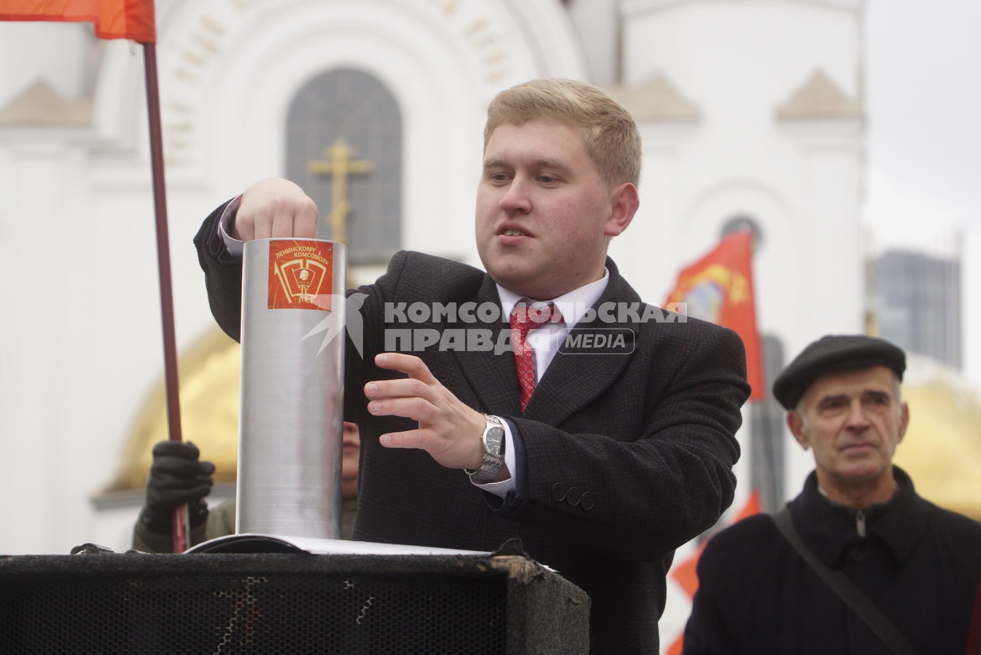 Екатеринбург. Празднование 100-летия ВЛКСМ у памятника комсомольцам Урала