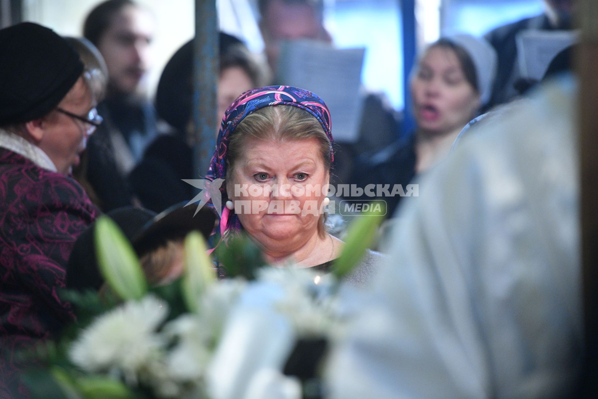 Москва. Актриса Ирина Муравьева во время отпевания  актера  Николая Караченцова в храме Воскресения Славущего на Успенском Вражке.