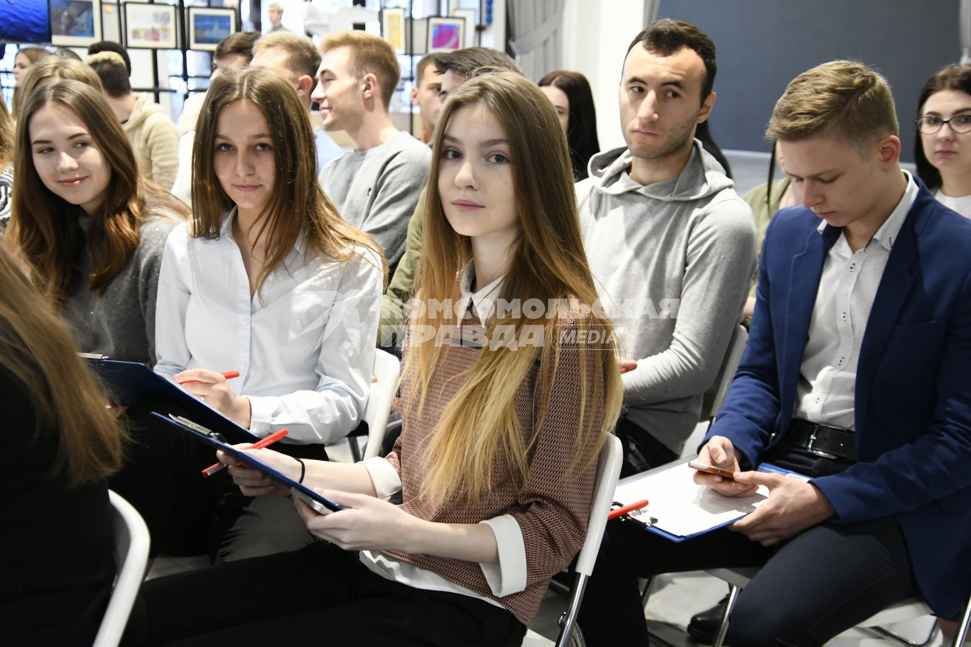 Тула. Участники Всероссийской  акции `Большой этнографический диктант - 2018`.