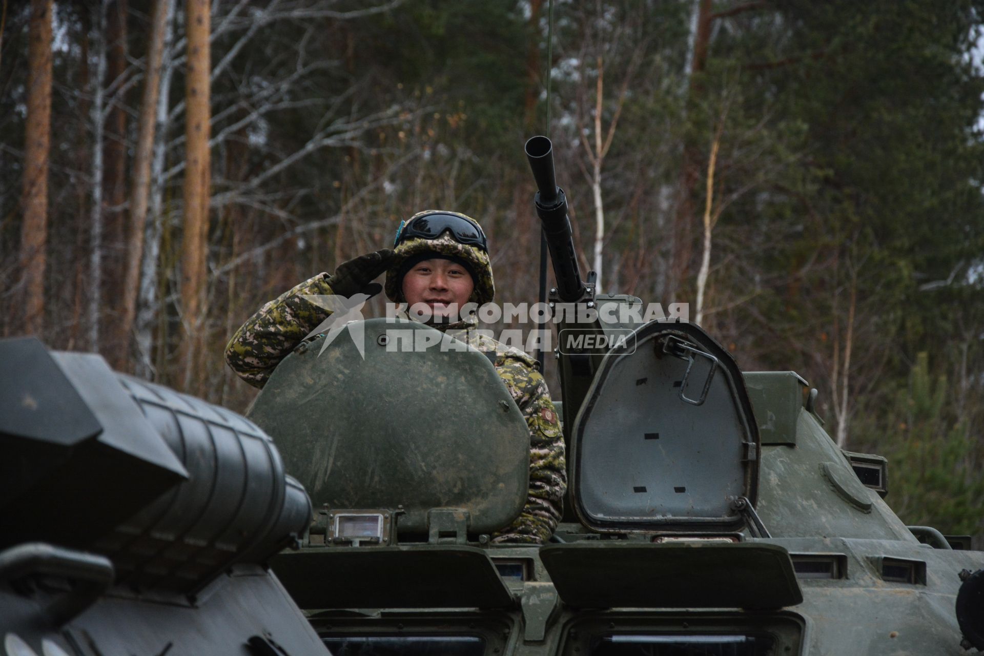 Екатеринбург. Свердловский полигон. Военнослужащий армии государств-членов ОДКБ (Организация Договора о коллективной безопасности) во время совместных учений миротворческих сил \'Нерушимое братство – 2018\'