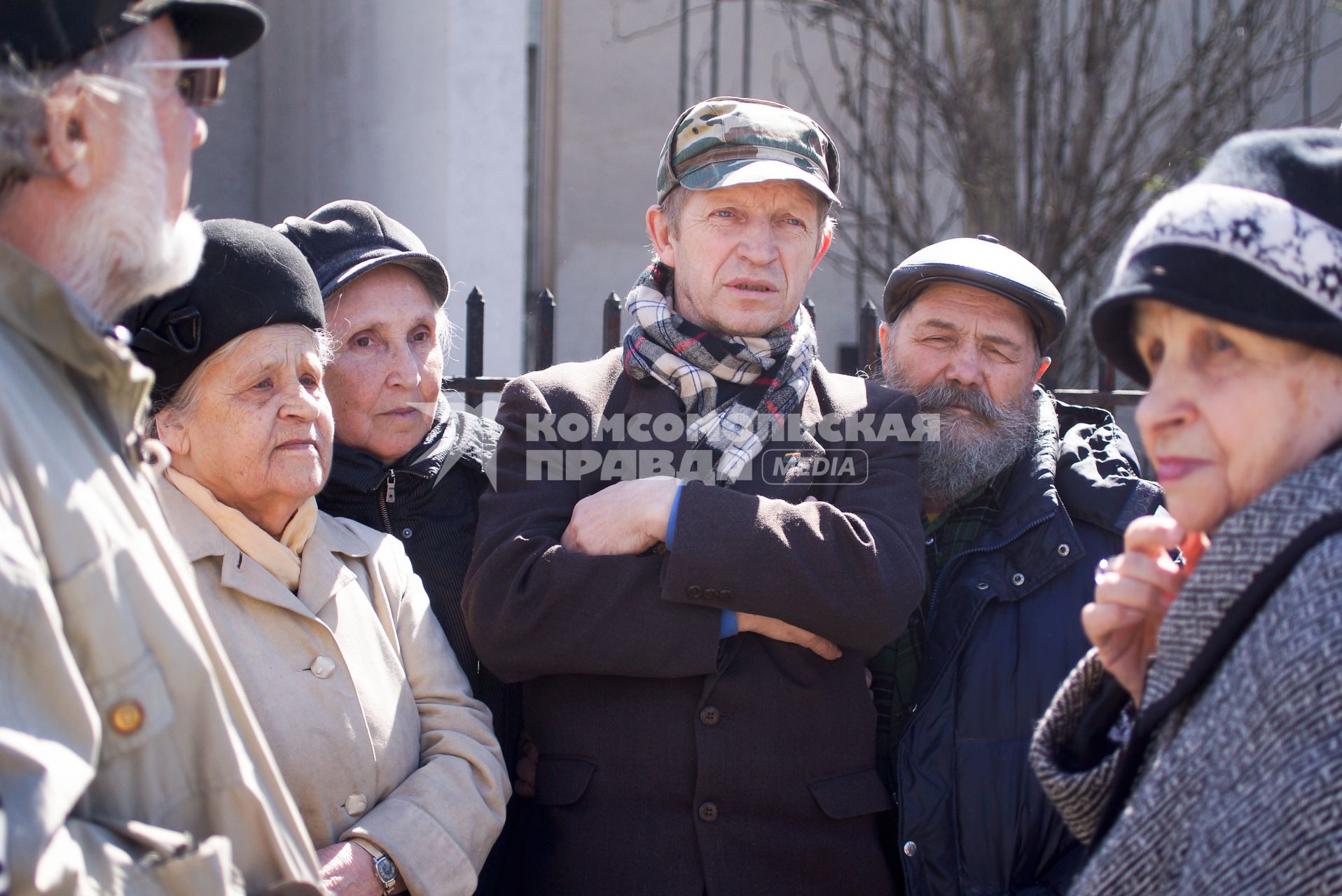 Екатеринбург. Председатель фонда памяти дятловцев Юрий Кунцевич (в центре) во время похорон последнего дятловца Юрия Юдина