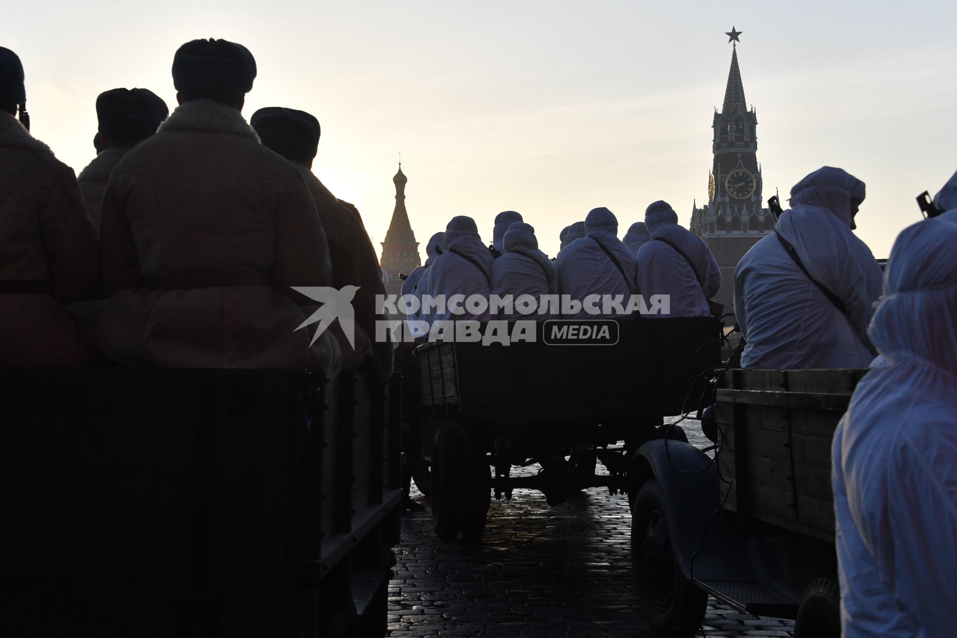 Москва. Участники марша, посвященного 77-й годовщине военного парада 1941 года, на Красной площади.