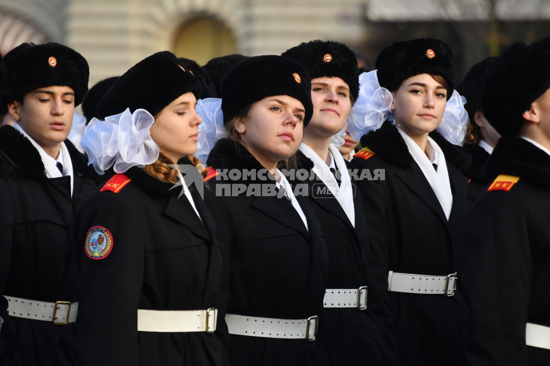 Москва. Курсанты во время марша, посвященного 77-й годовщине военного парада 1941 года, на Красной площади.