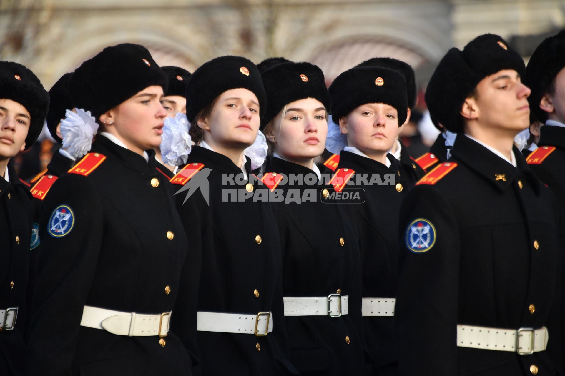 Москва. Курсанты во время марша, посвященного 77-й годовщине военного парада 1941 года, на Красной площади.