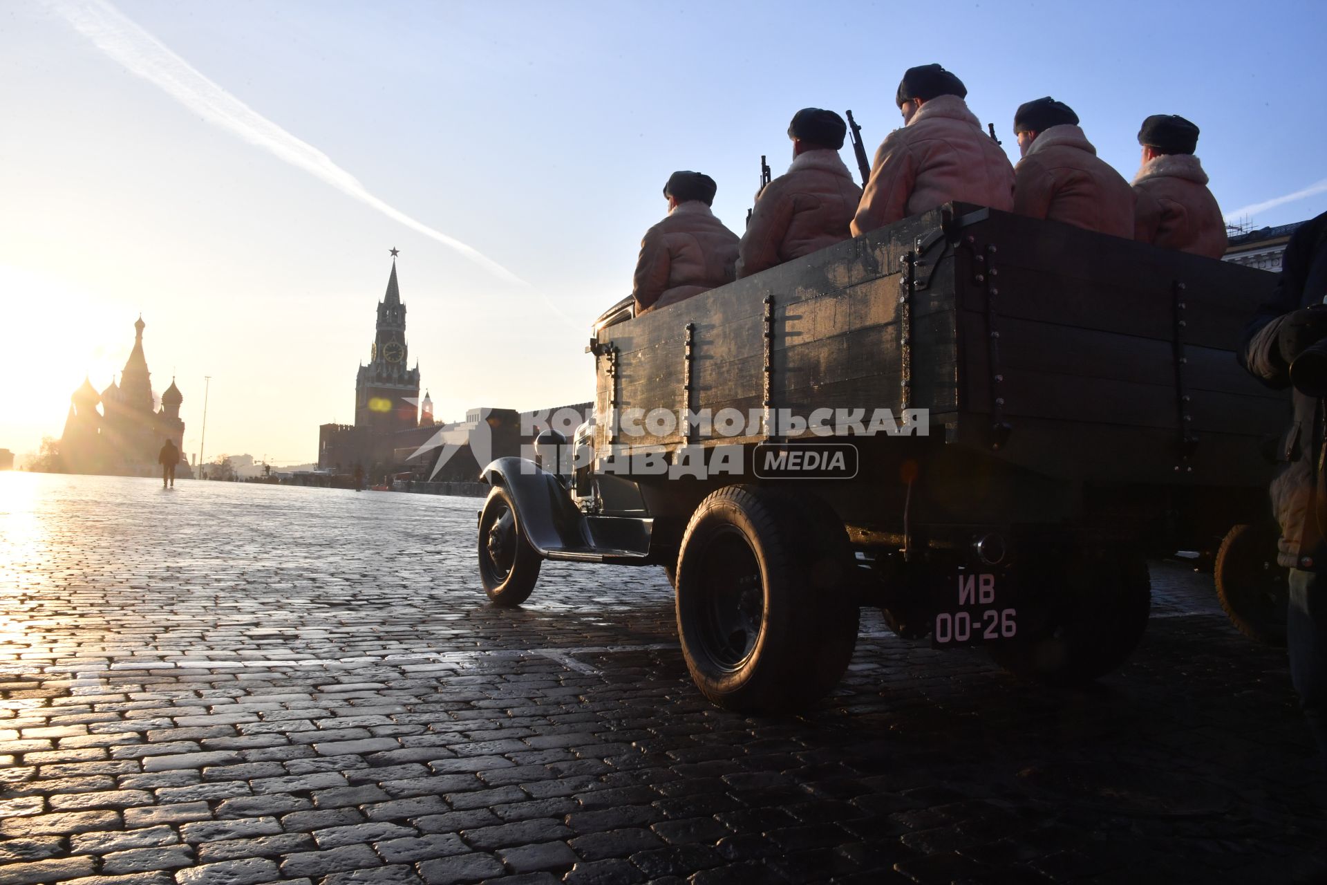 Москва. Участники марша, посвященного 77-й годовщине военного парада 1941 года, на Красной площади.