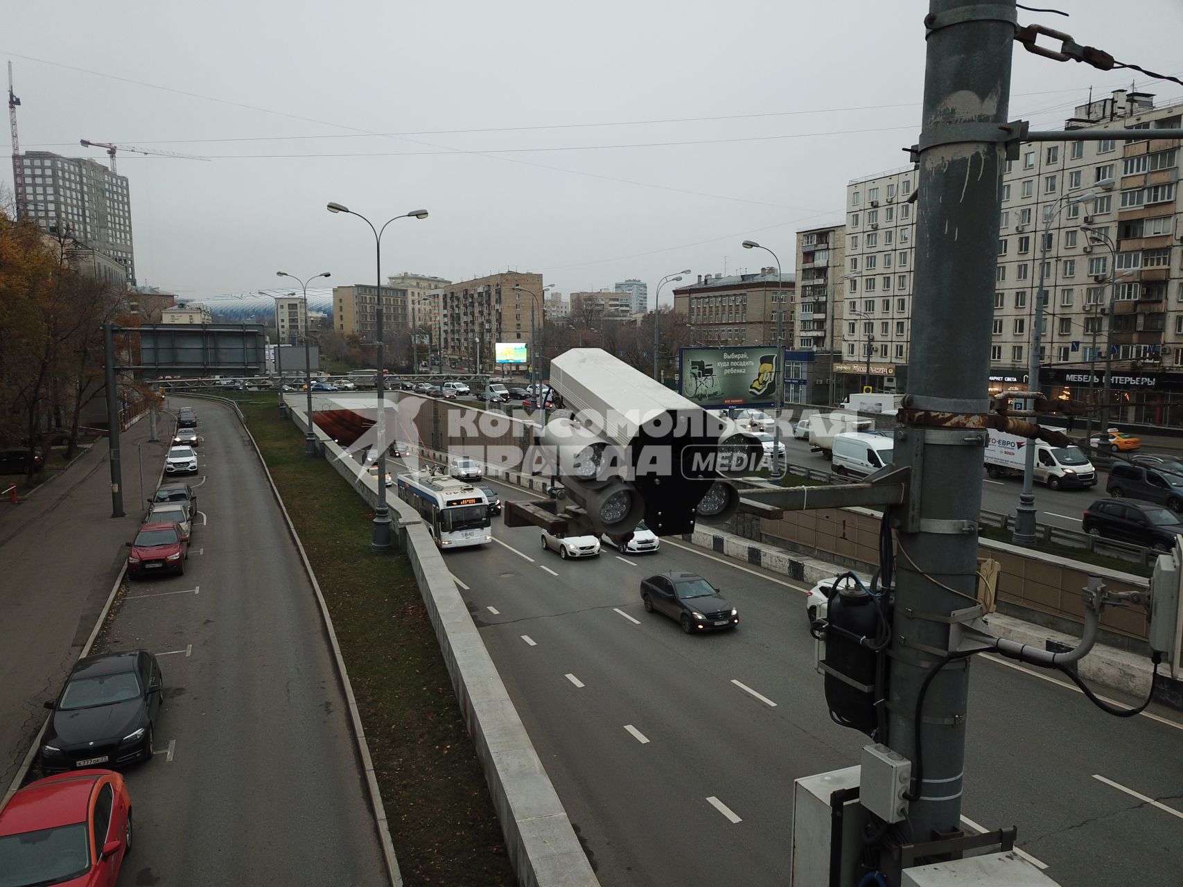 Москва.  На съезде с ТТК на пересечении улиц Нижняя Масловка и Марины Расковой камеры фото-видеофиксации  начали распознавать новый вид нарушения ПДД - выезд за стоп-линию.