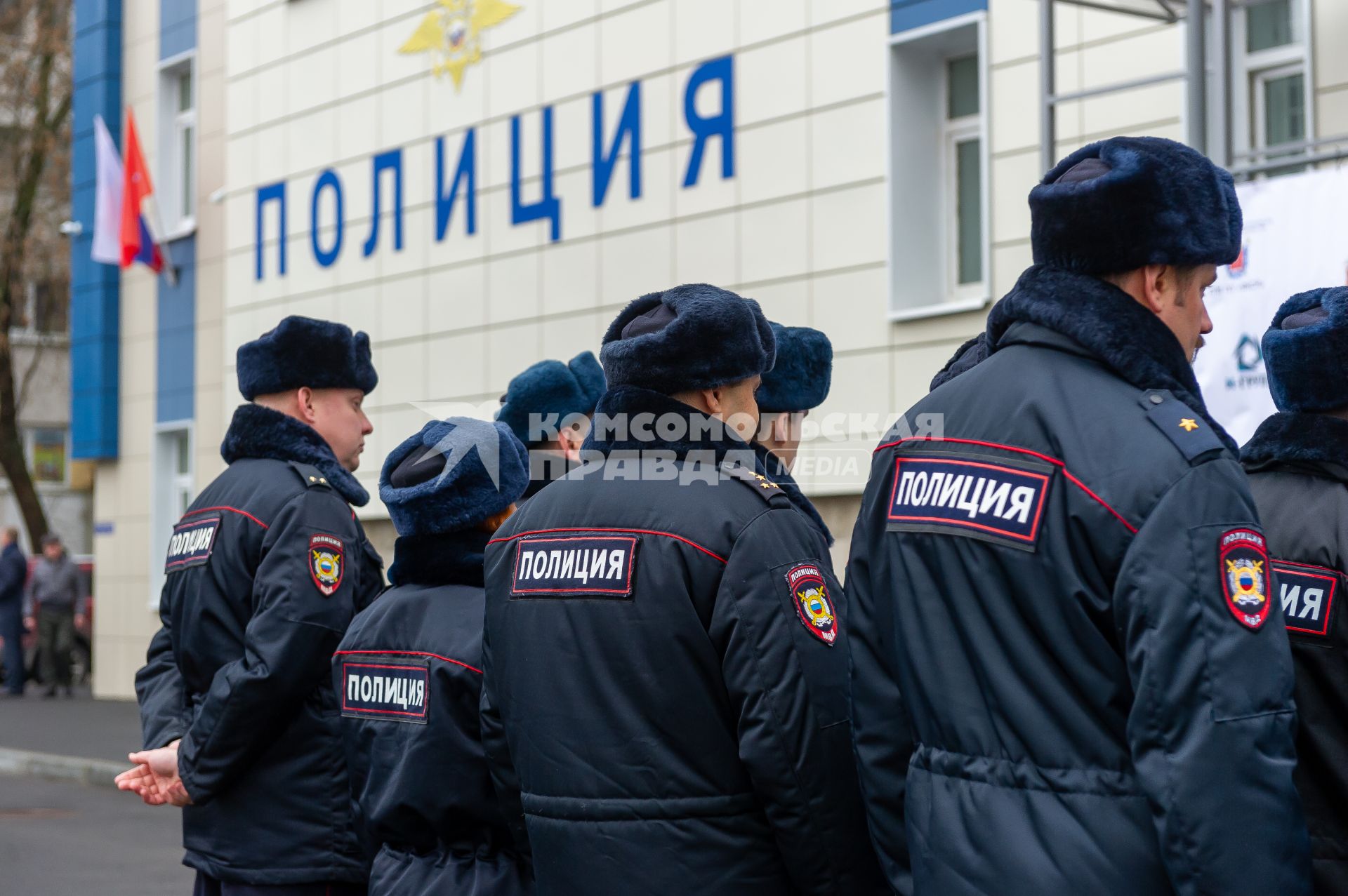 Санкт-Петербург.  Сотрудники полиции во время открытия нового здание отделения  полиции  Выборгского района.