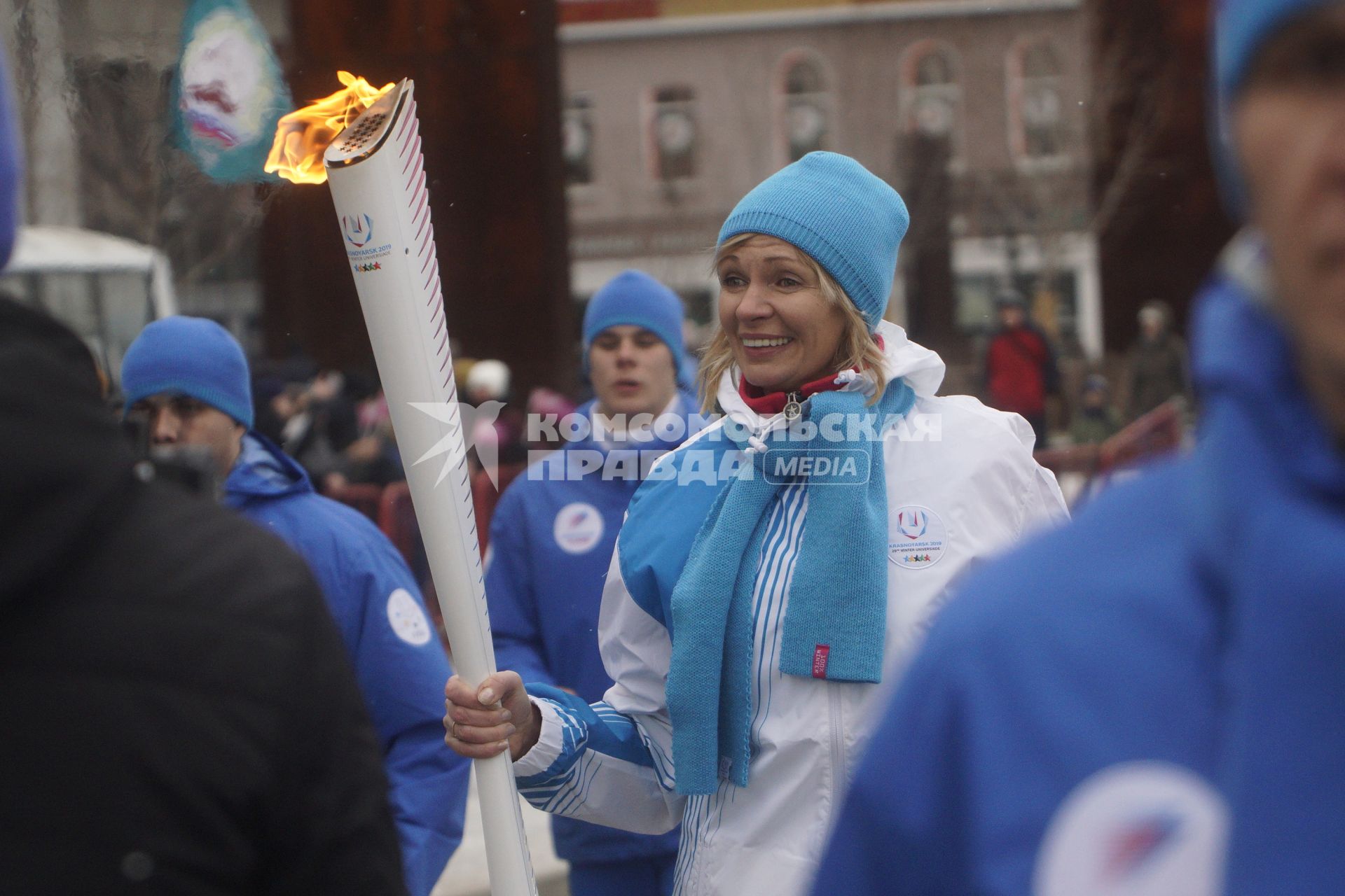 Екатеринбург. Людмила Фиитина - чемпионка мира по гандболу во время эстафеты огня XXIX Всемирной зимней универсиады 2019