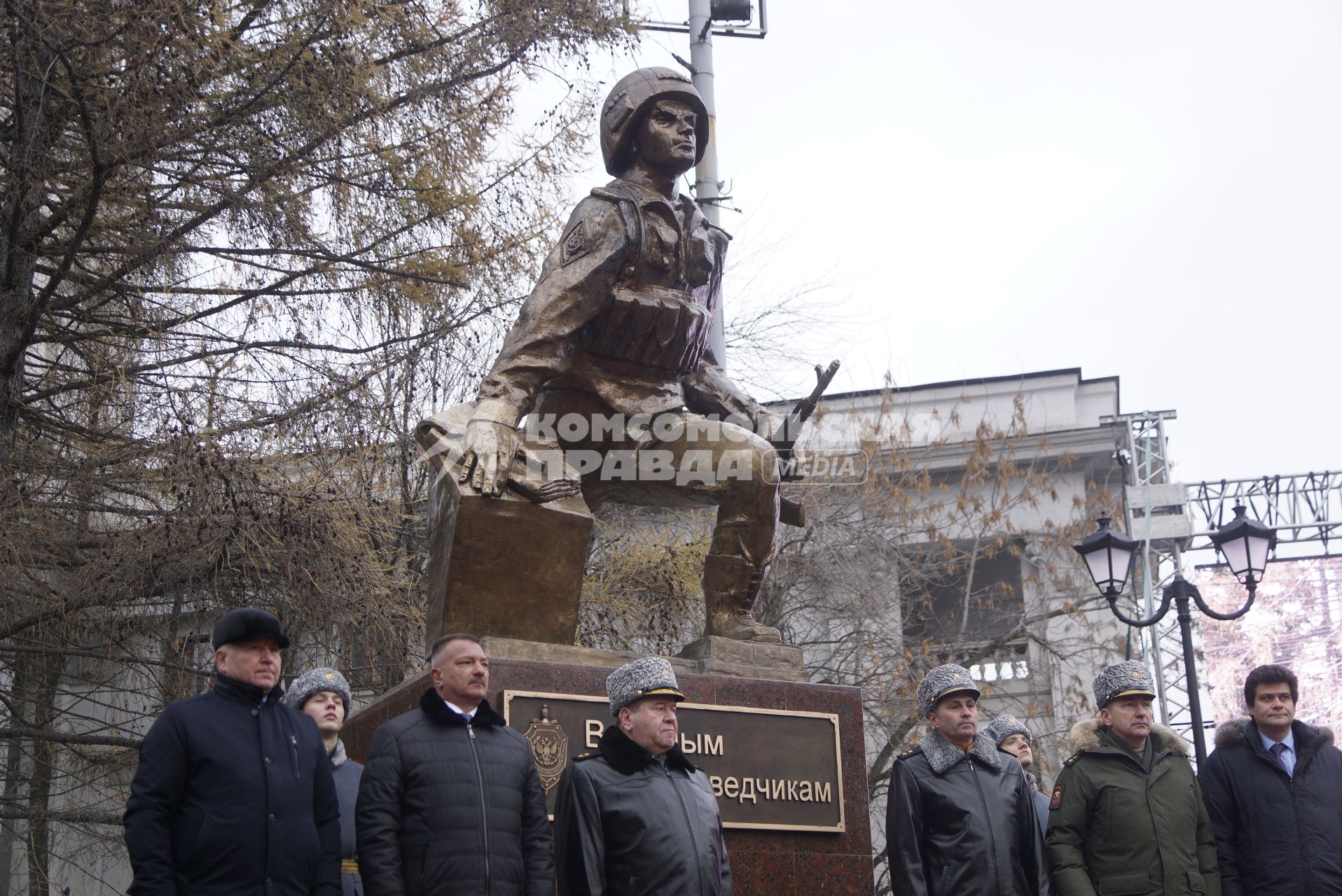 Екатеринбург. Открытие памятника военным контрразведчикам работы художника Константина Грюнберга у здания окружного дома офицеров