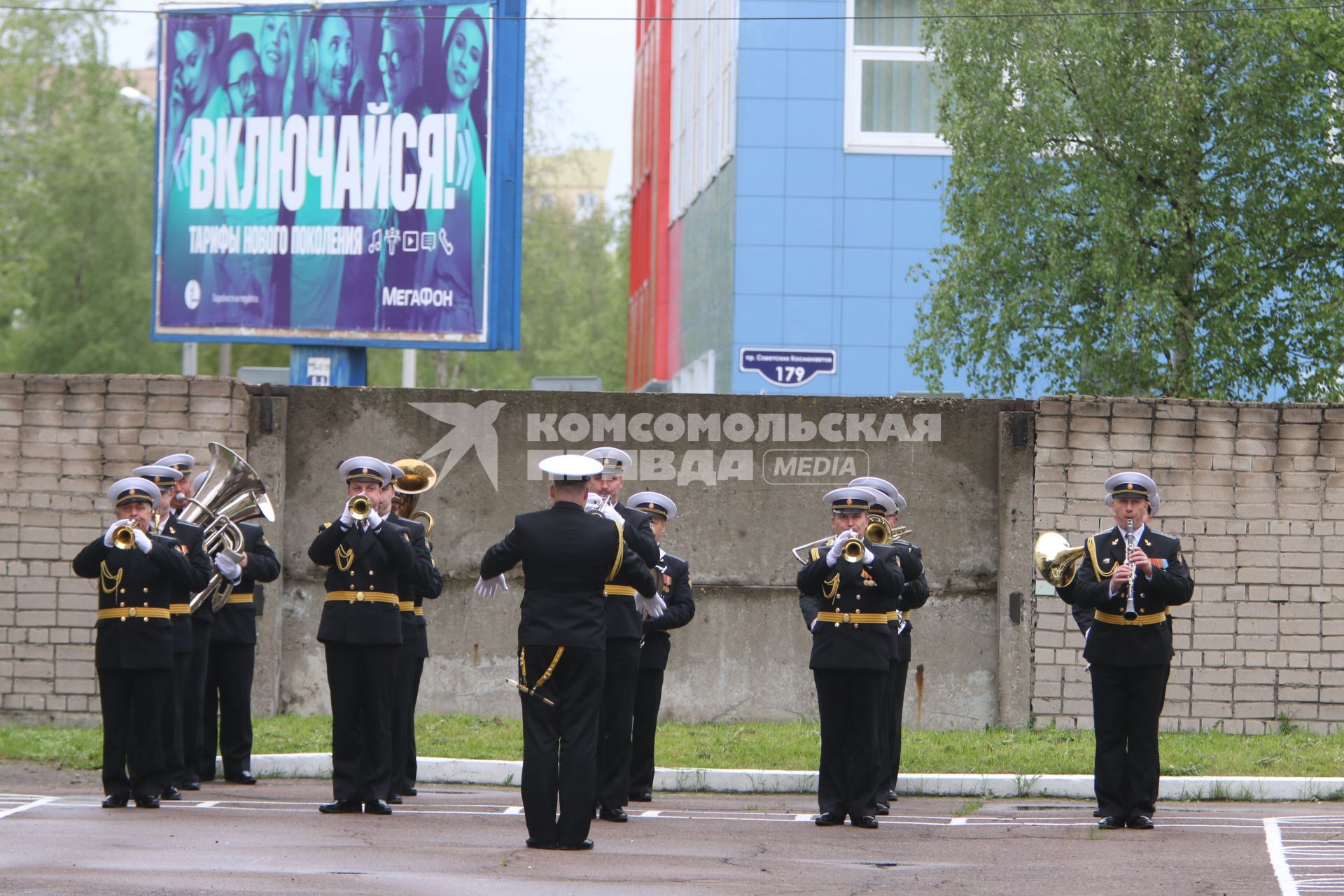 Архангельск.   На церемонии отправки призывников на службу в одном из сборных пунктов.