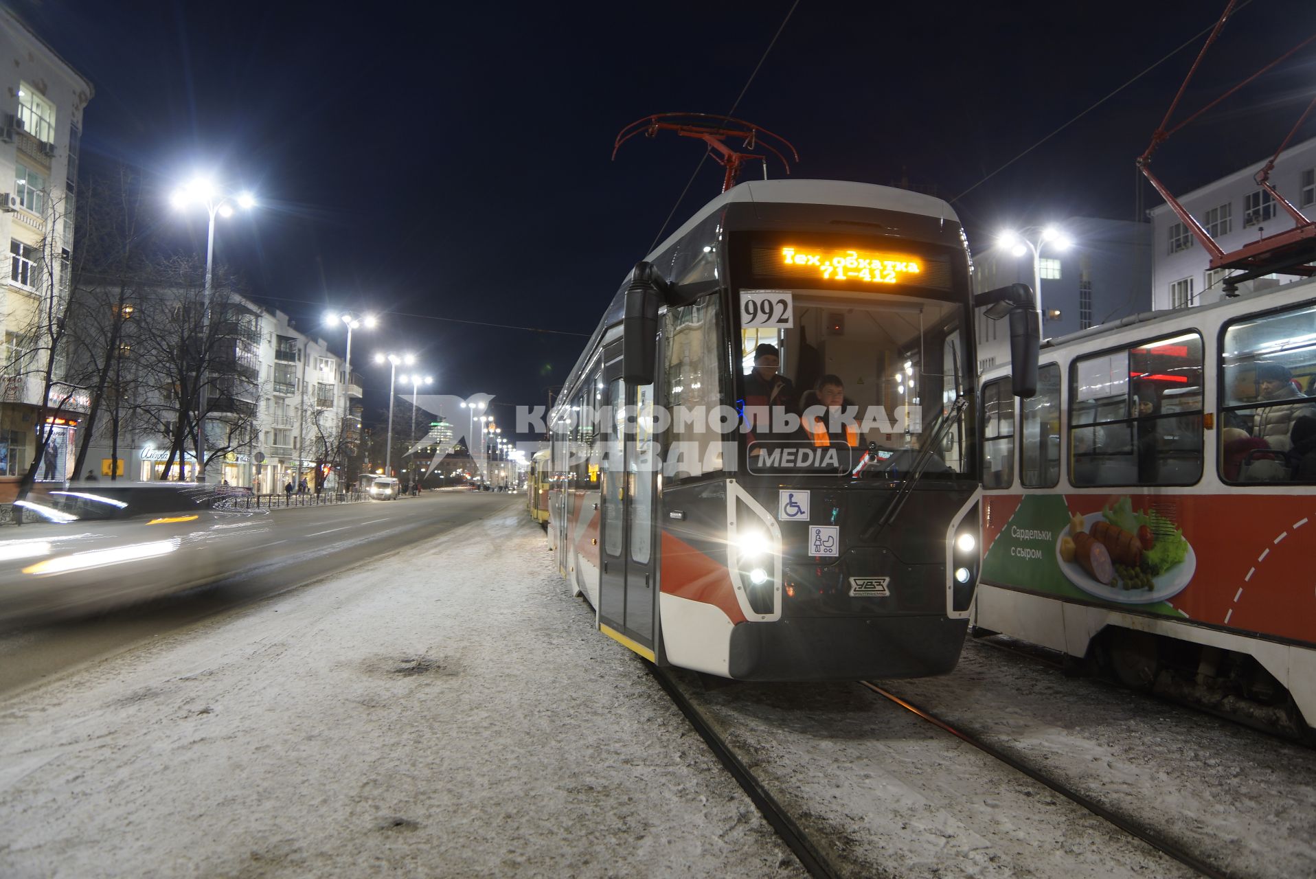 Екатеринбург. Вид из кабины нового трамвая  производства \'УралТрансМаш\' во время технической обкатки в городе