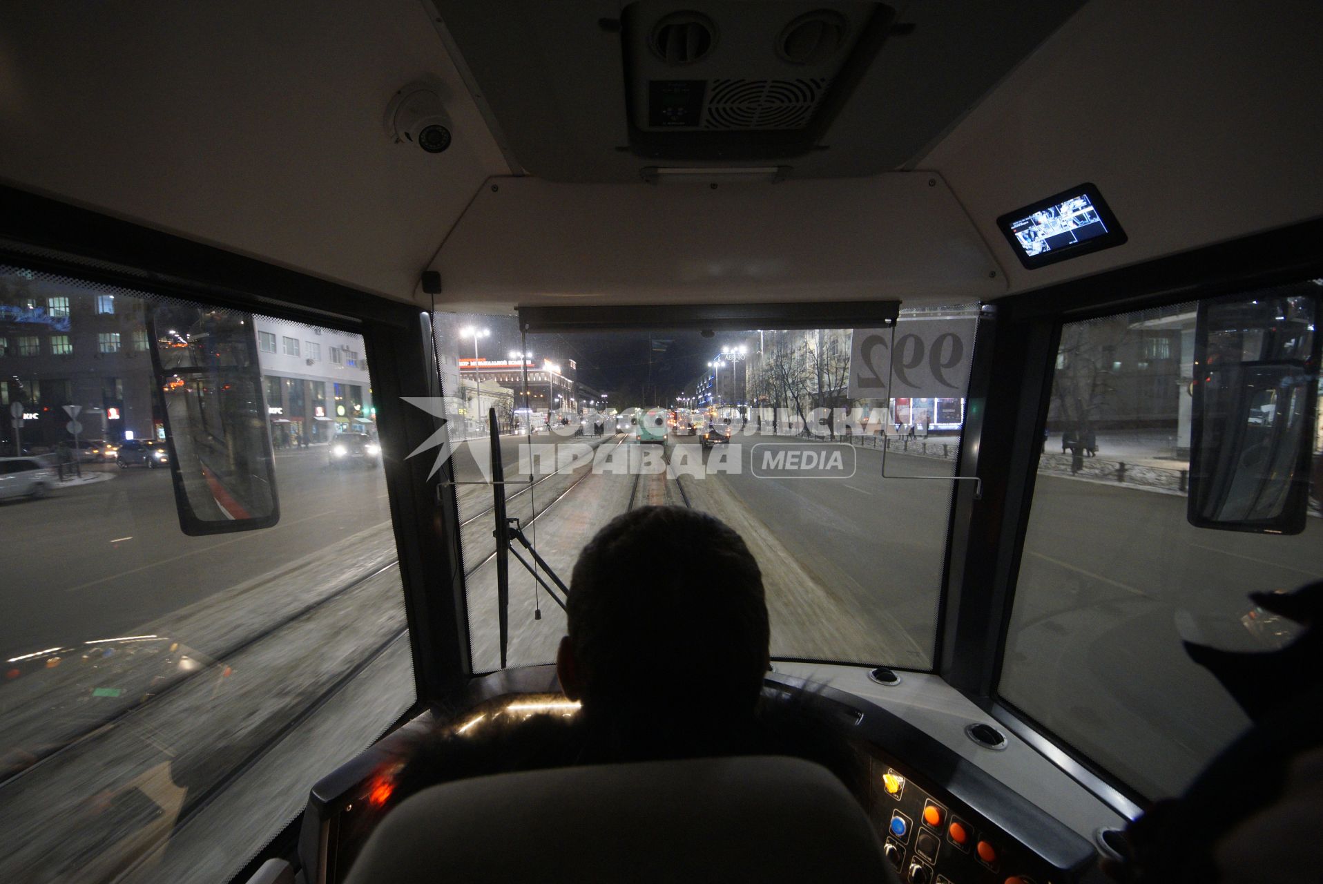 Екатеринбург. Вид из кабины нового трамвая  производства \'УралТрансМаш\' во время технической обкатки в городе