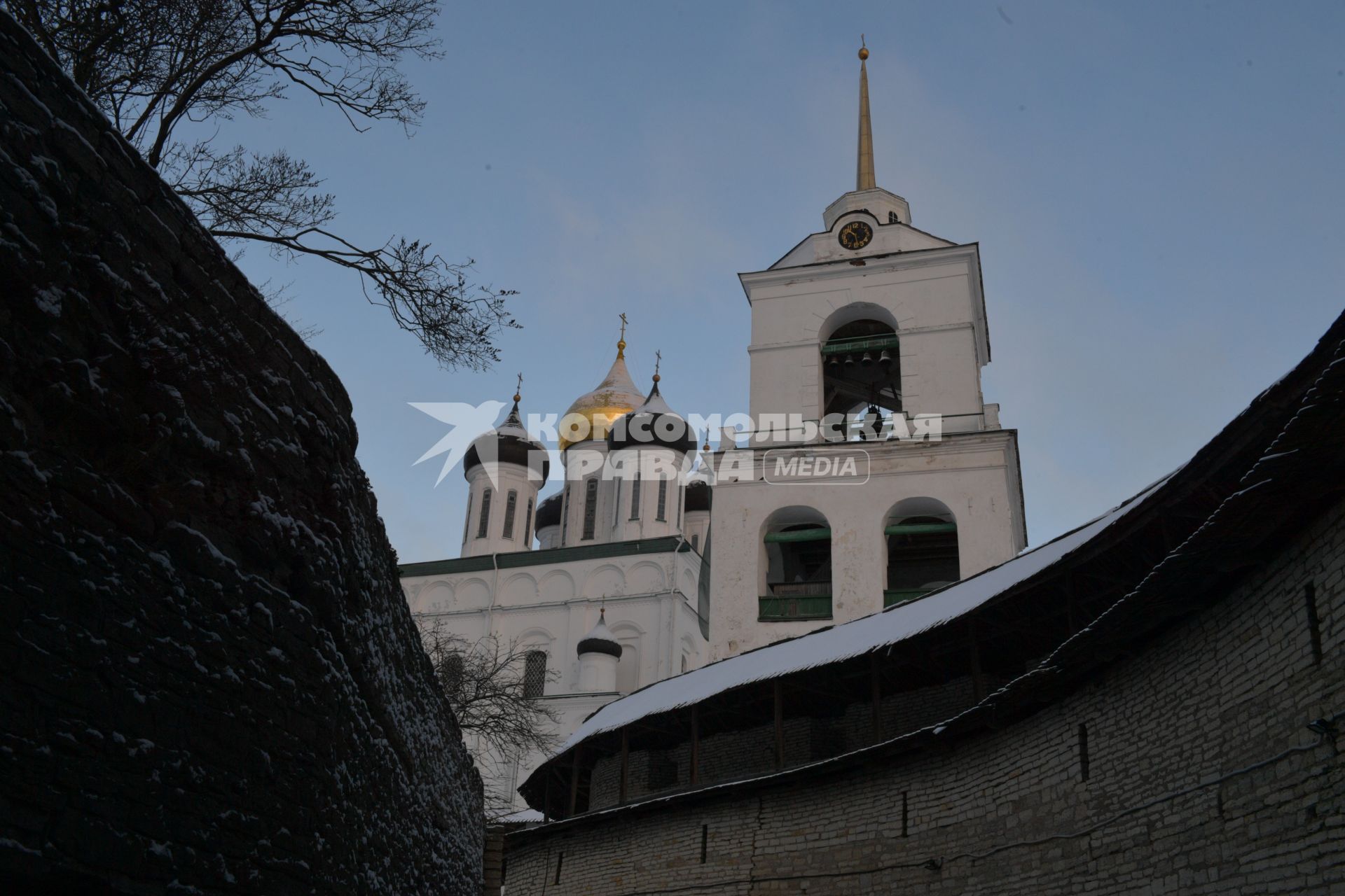 Псковская область, Псков. Вид на Троицкий собор Кремля.