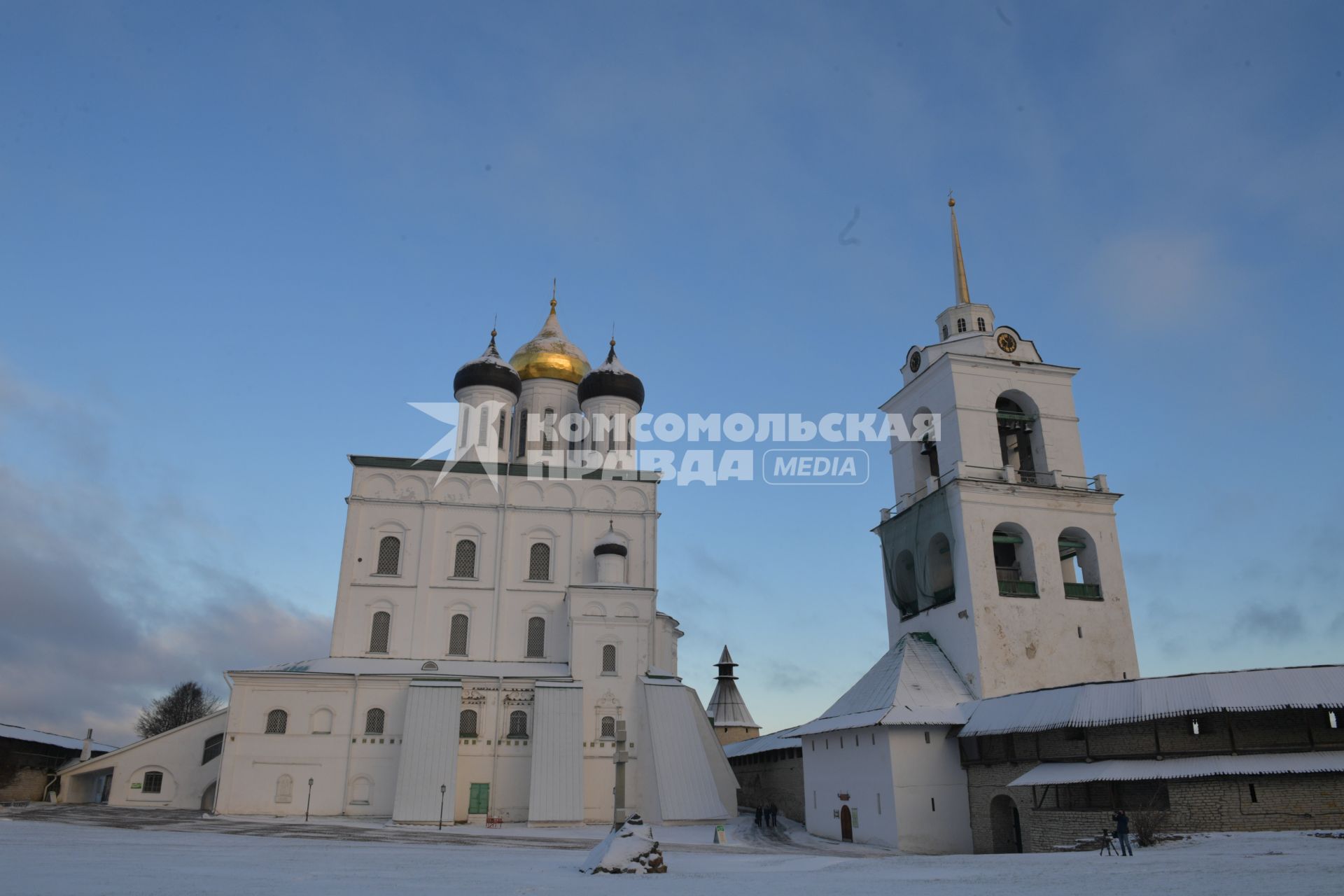 Псковская область, Псков. Вид на Троицкий собор Кремля.