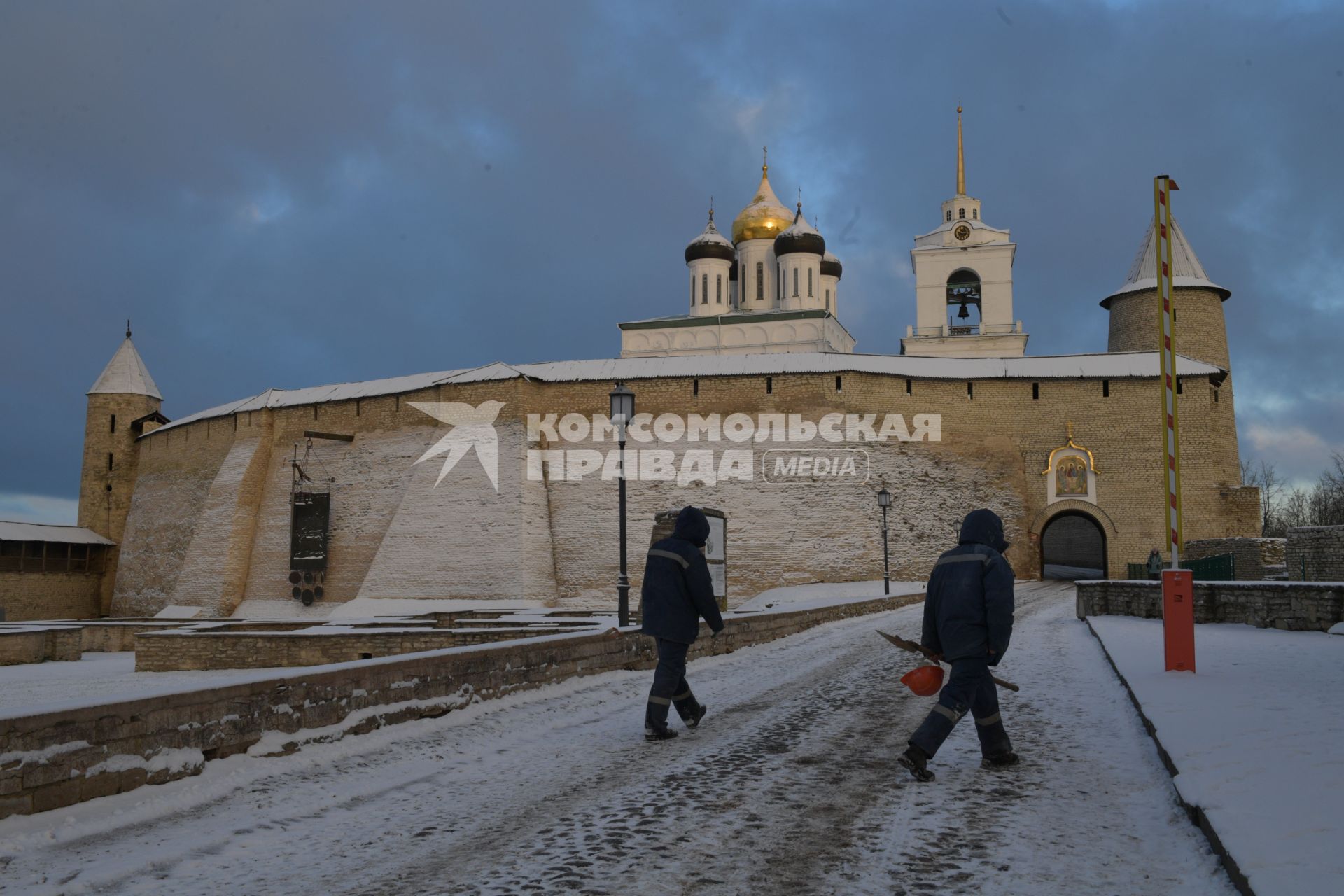 Псковская область, Псков. Вид на Псковский Кремль.