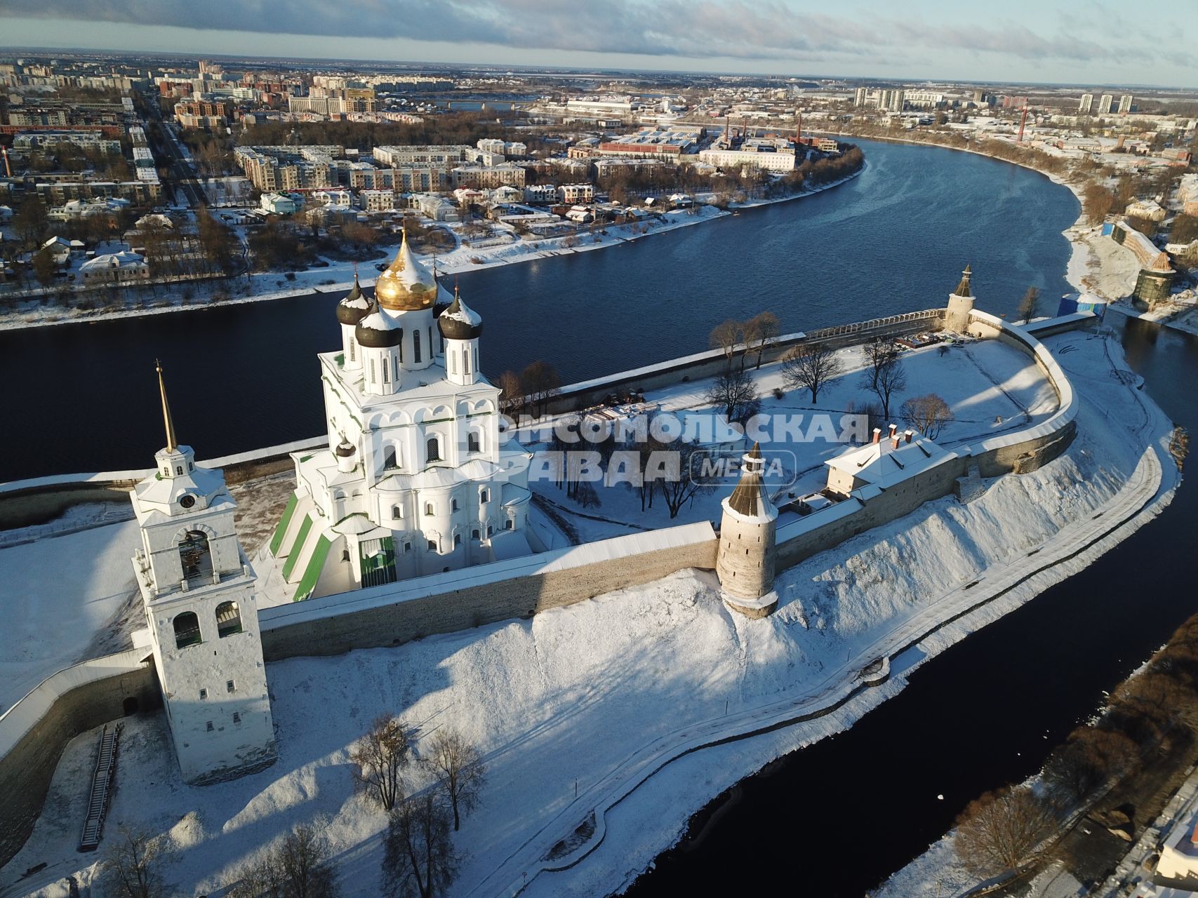 Псковская область, Псков. Вид сверху на Псковский Кремль.