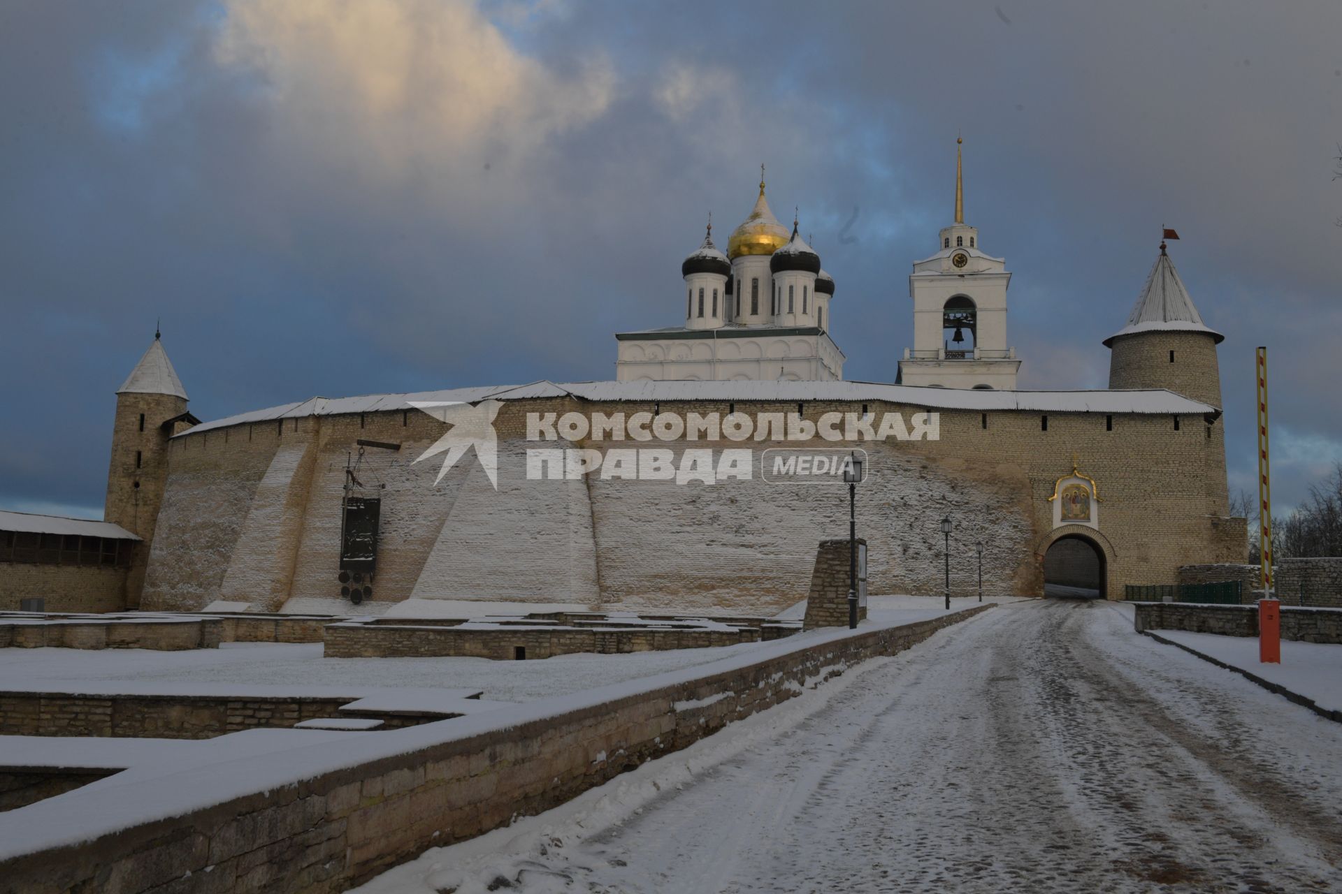 Псковская область, Псков. Вид на Псковский Кремль.