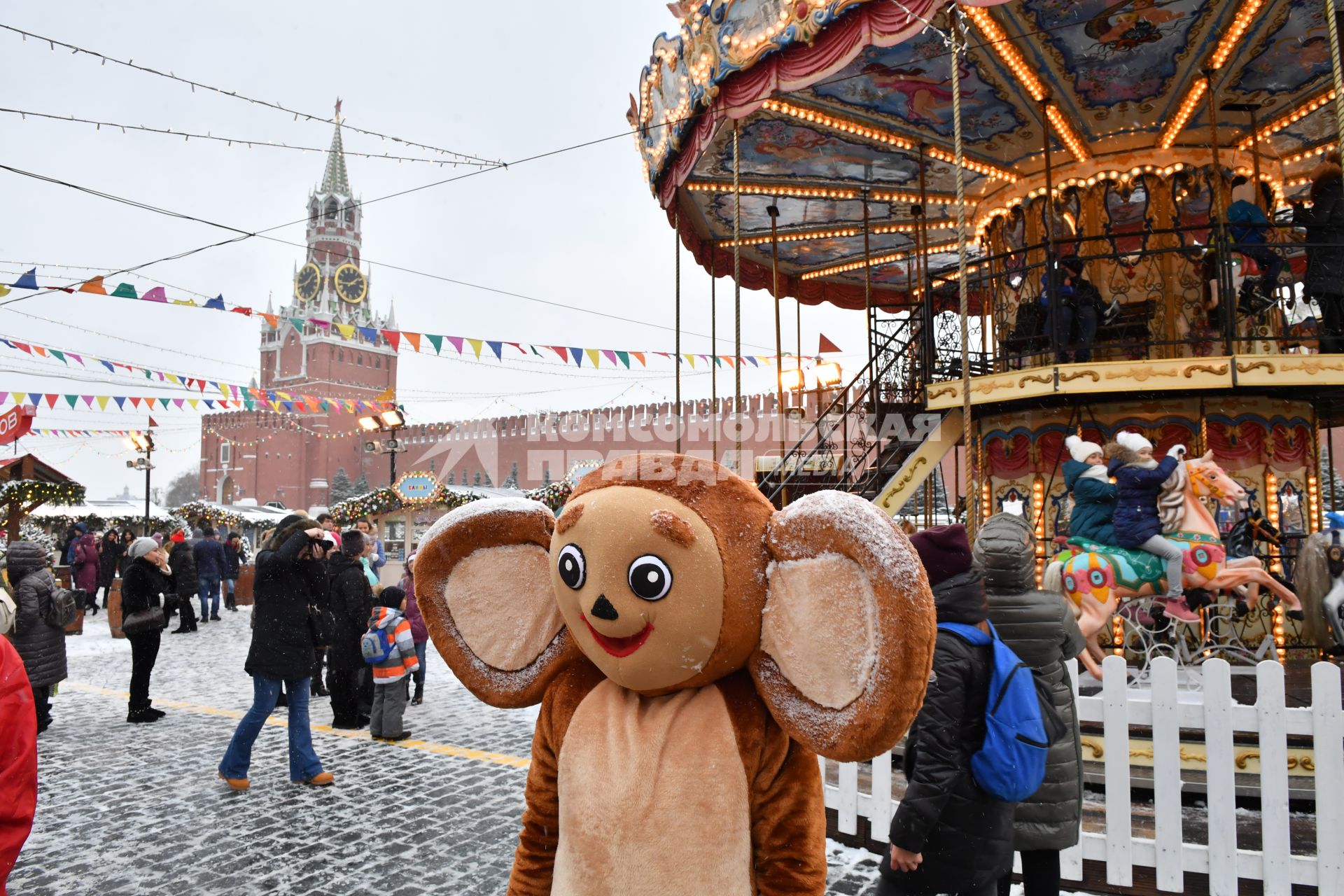 Москва.  Новогоднее оформление на Красной площади.