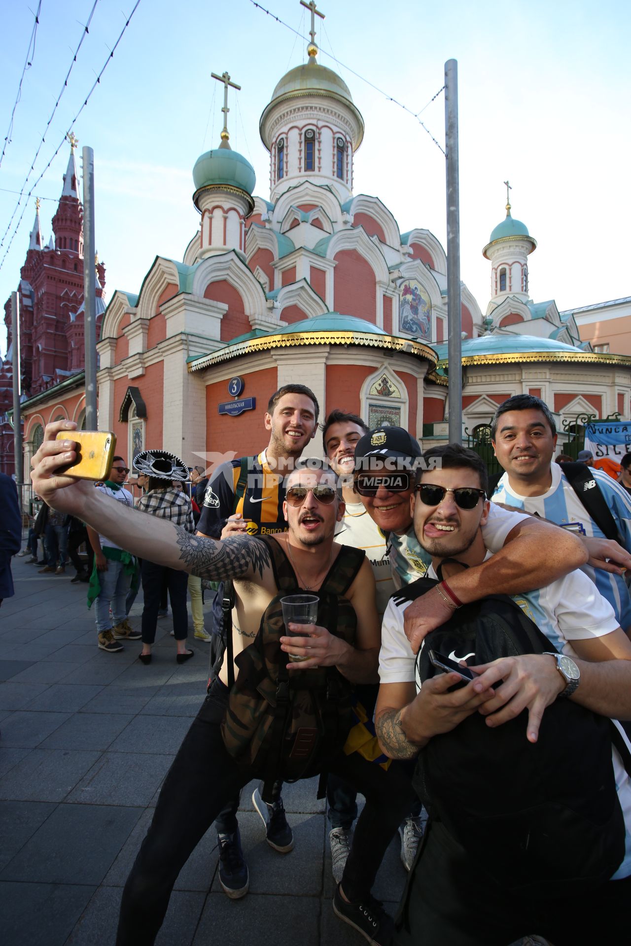 Диск299. Чемпионат мира по футболу 2018 FIFA. На снимке: футбольные болельщики