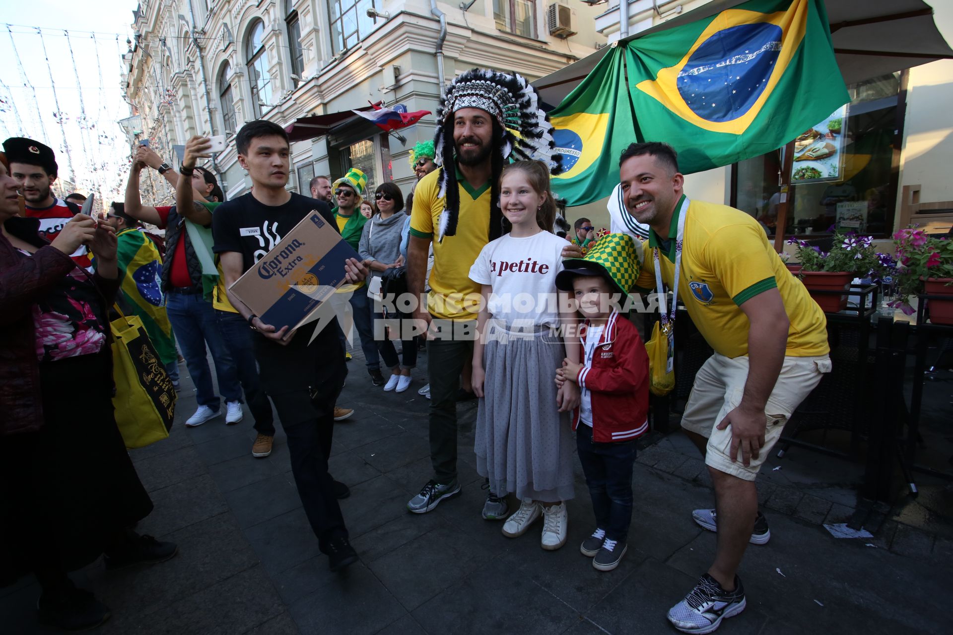 Диск299. Чемпионат мира по футболу 2018 FIFA. На снимке: футбольные болельщики