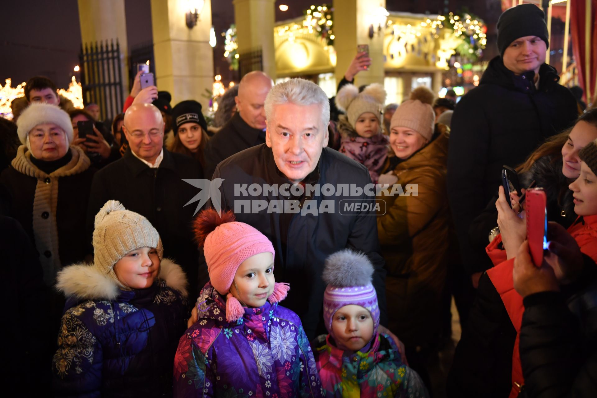 Москва.  Мэр Москвы Сергей Собянин на открытии фестиваля `Путешествие в Рождество` на площади Славы  в Кузьминках.