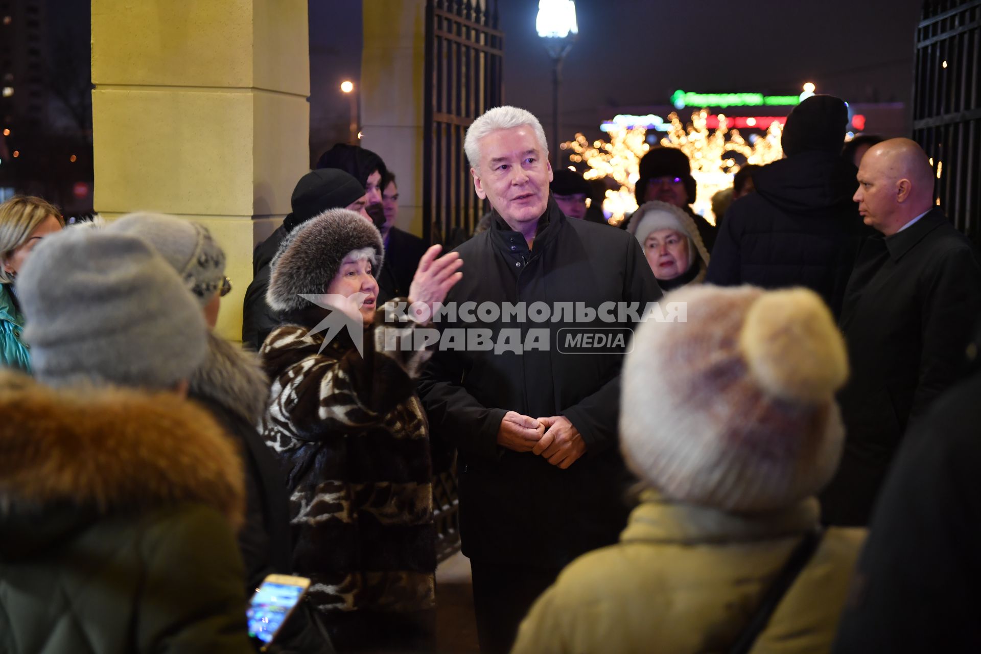 Москва.  Мэр Москвы Сергей Собянин на открытии фестиваля `Путешествие в Рождество` на площади Славы  в Кузьминках.