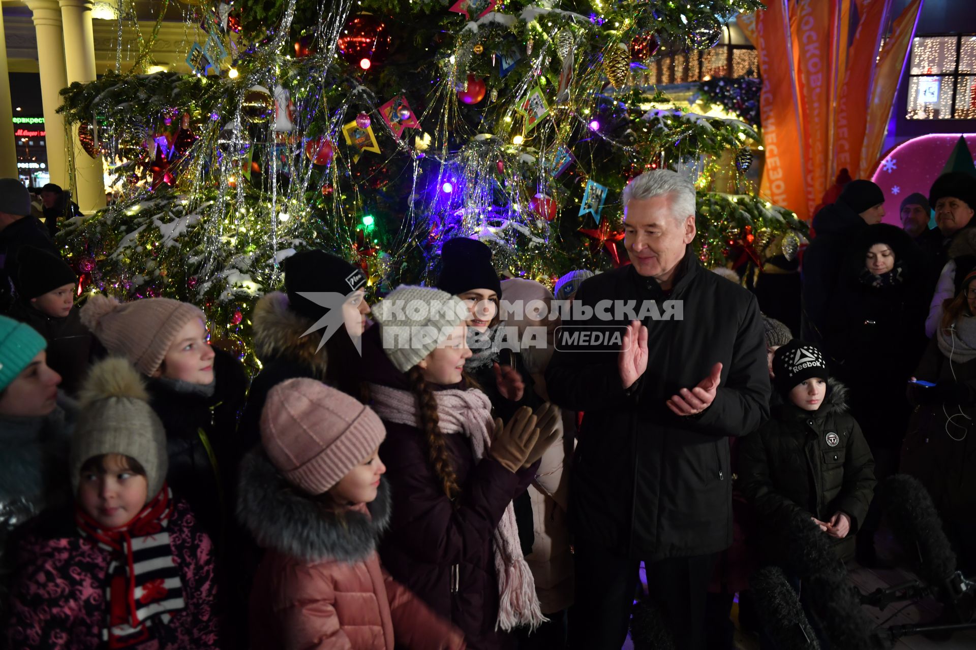 Москва.  Мэр Москвы Сергей Собянин на открытии фестиваля `Путешествие в Рождество` на площади Славы  в Кузьминках.