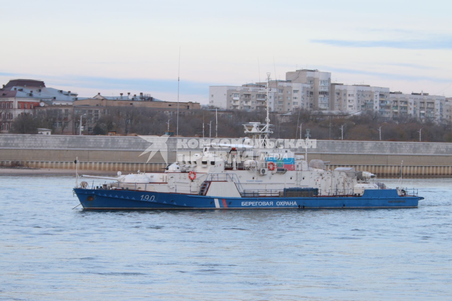 Благовещенск.  Судно береговой охраны на реке Амур.