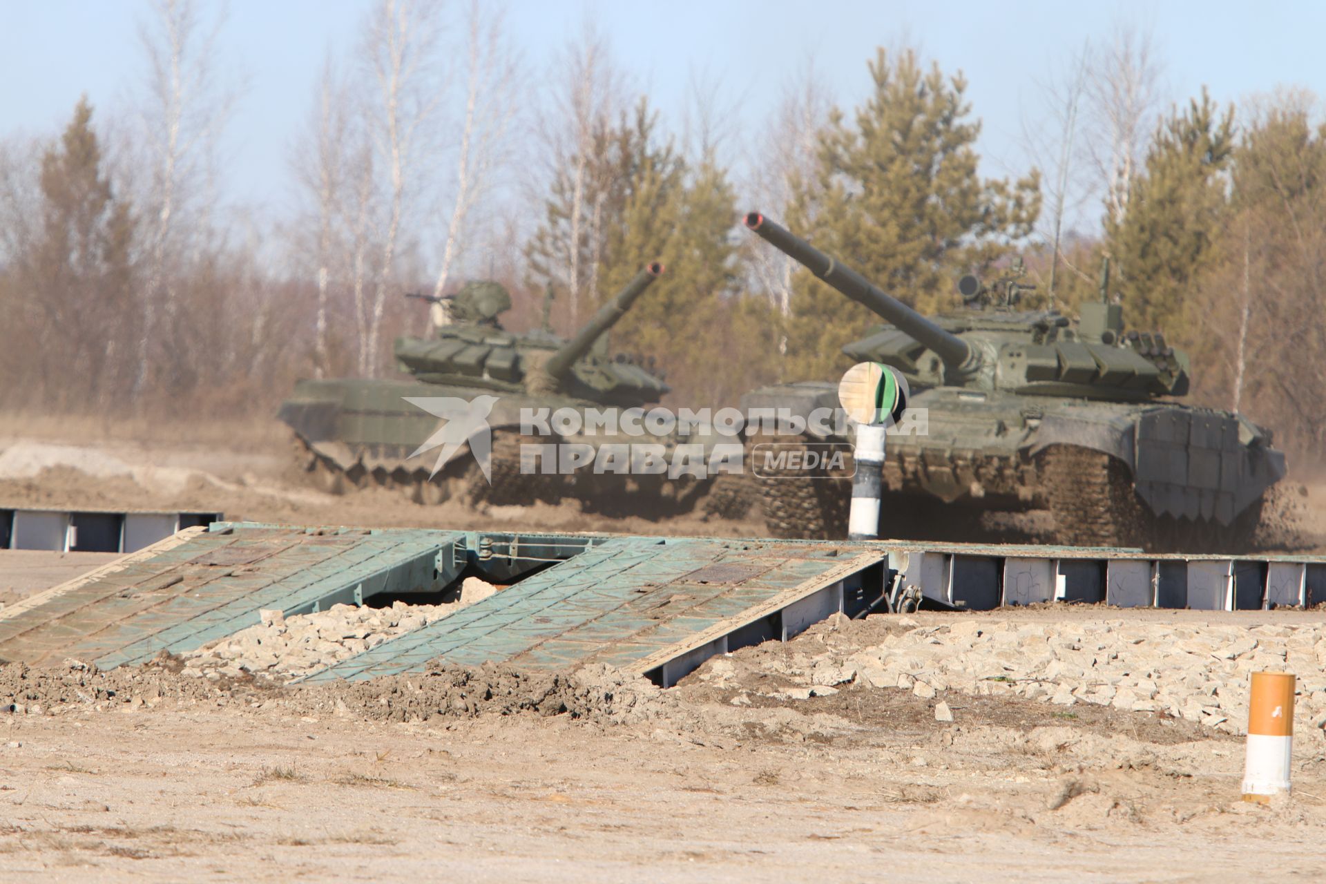 Благовещенск. Танки Т-72  во время учений в Дальневосточном высшем общевойсковом командном училище имени  Маршала Советского Союза К. К. Рокоссовского (ДВОКУ).