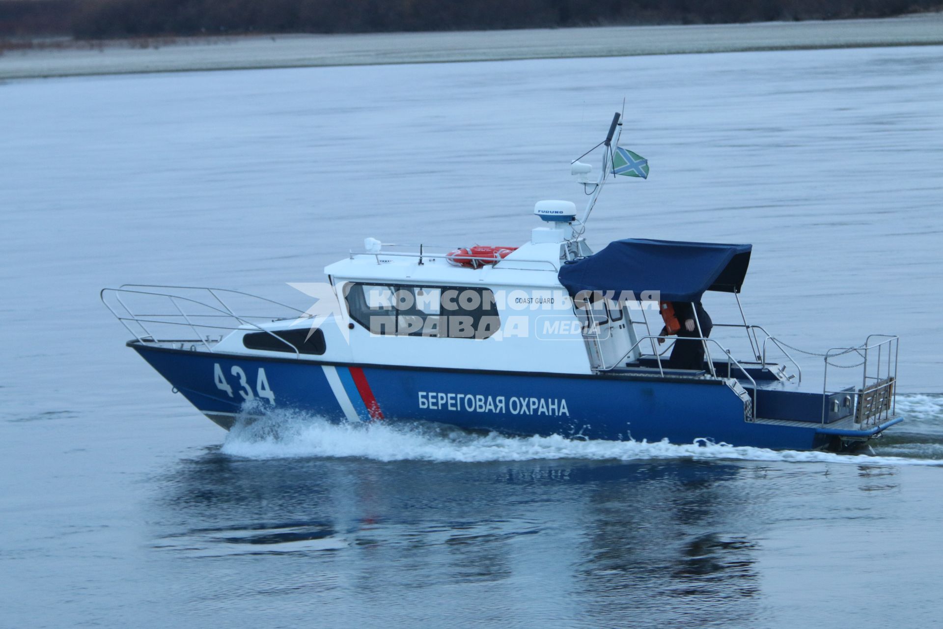 Благовещенск.  Катер береговой охраны на реке Амур.