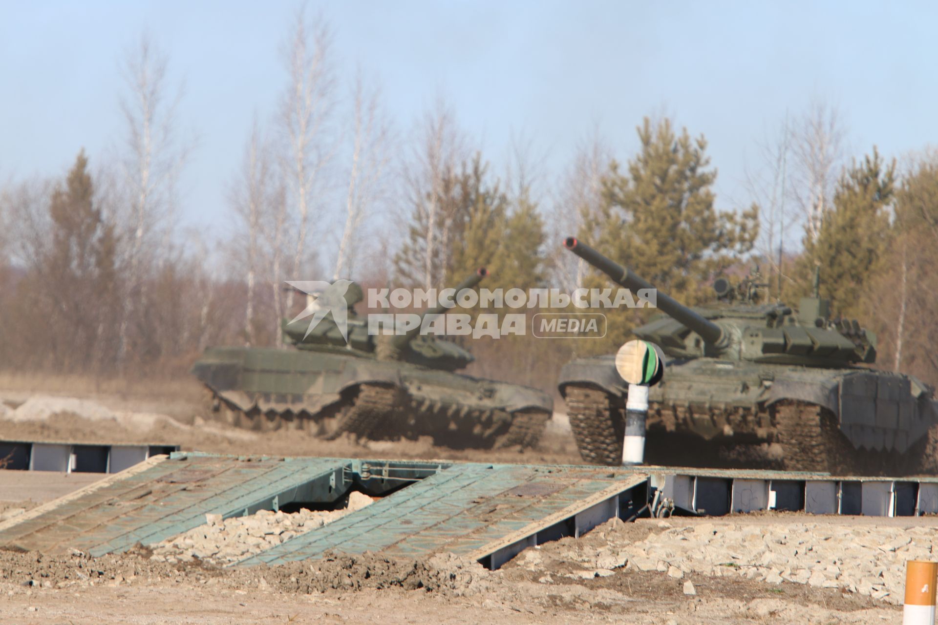 Благовещенск. Танки Т-72  во время учений в Дальневосточном высшем общевойсковом командном училище имени  Маршала Советского Союза К. К. Рокоссовского (ДВОКУ).