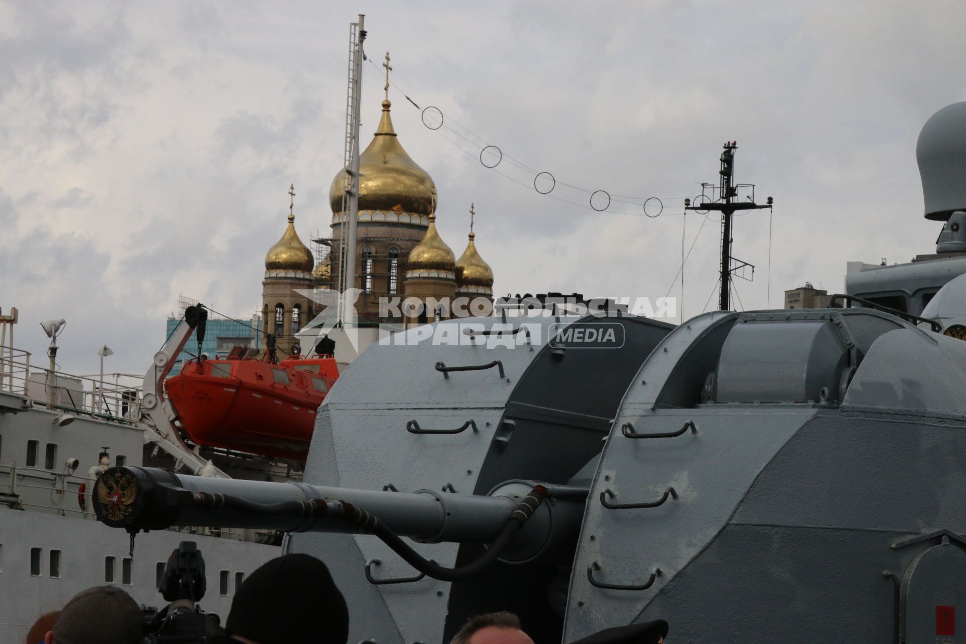 Владивосток.  Корабельное орудие.